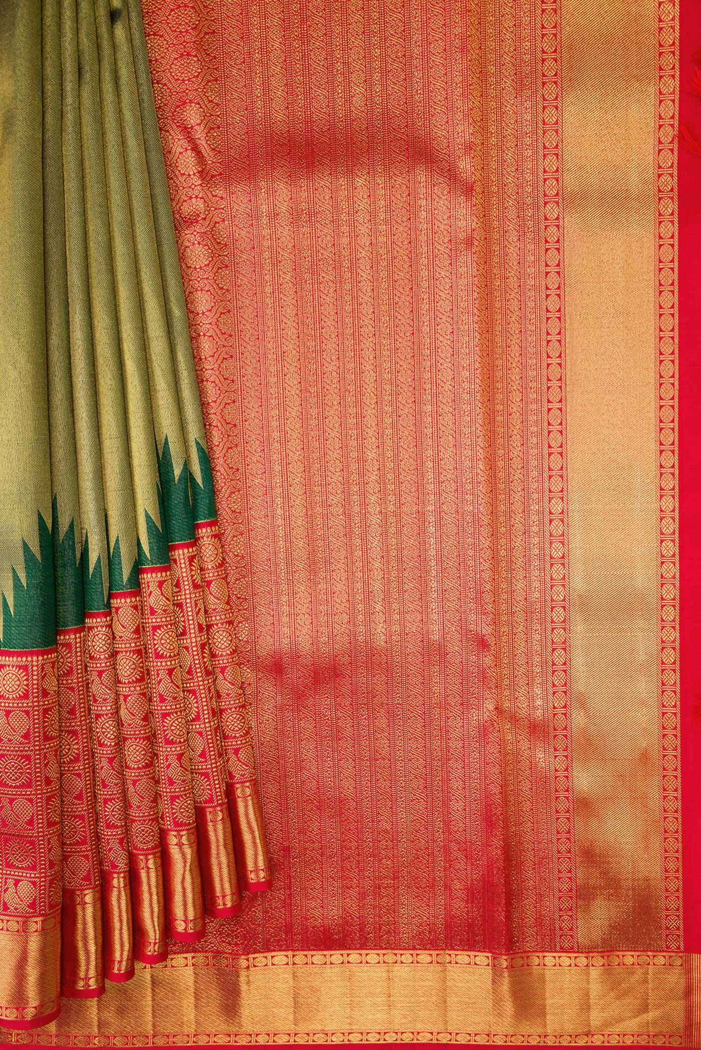 Pleats and pallu of Pure Silk Pure Zari Bottle Green Dual Tone Kanjivaram Saree with Zari Brocade on the body and Fancy Border. 