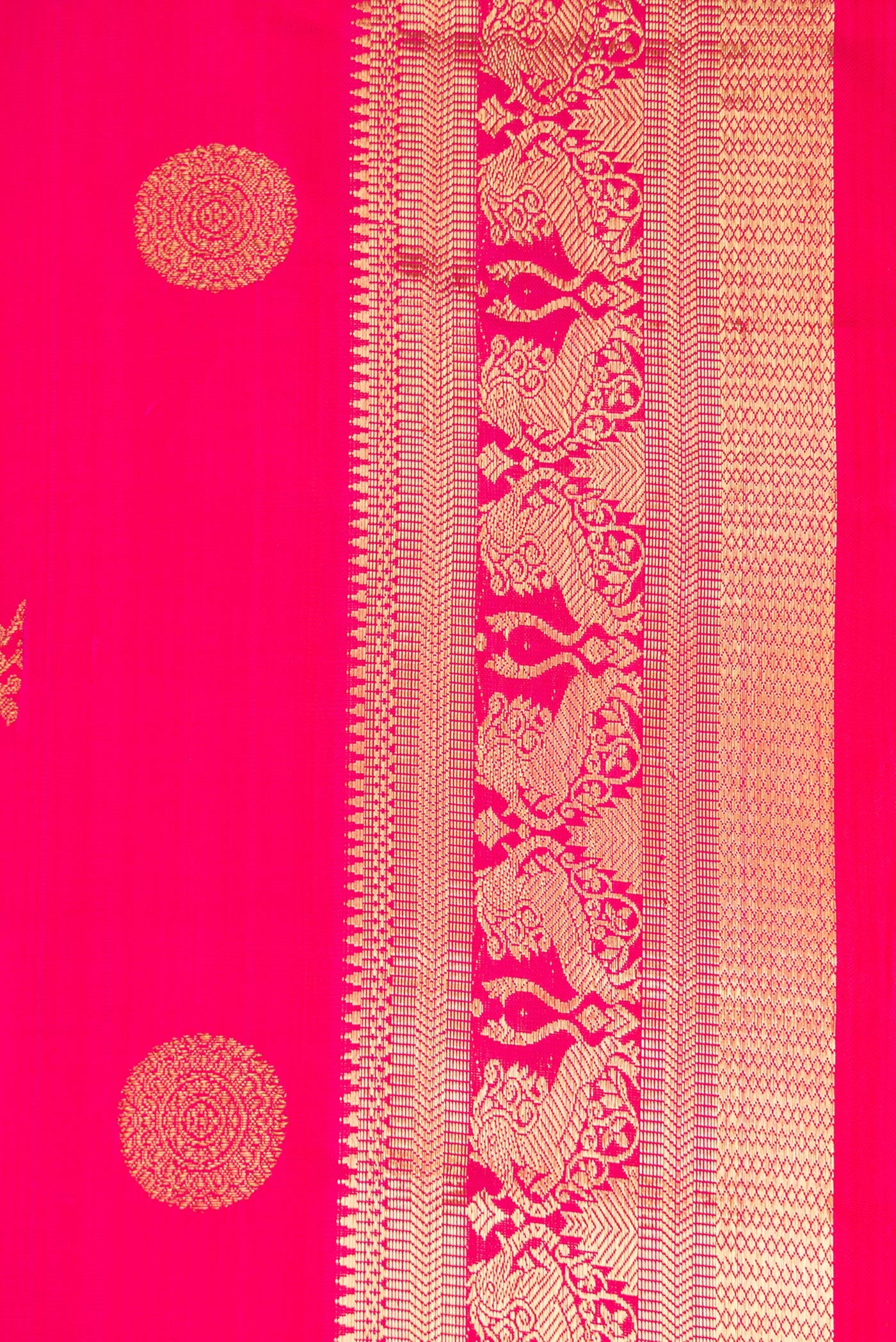 Border image of Pure Silk Pure Zari Dark Pink Dual Tone Kanchipuram Saree with Zari Butta on the body and Zari Border. 