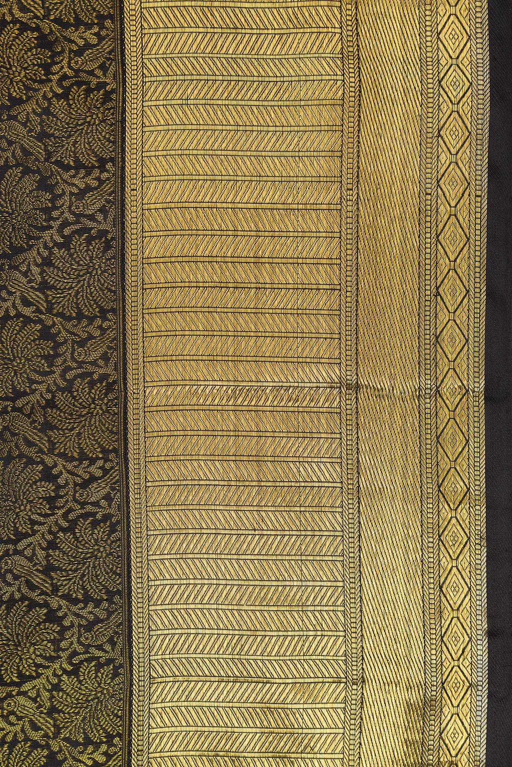 Border image of Pure Silk Pure Zari Black Dual Tone Kanjivaram Saree with Zari Brocade on the body and Zari Border. 