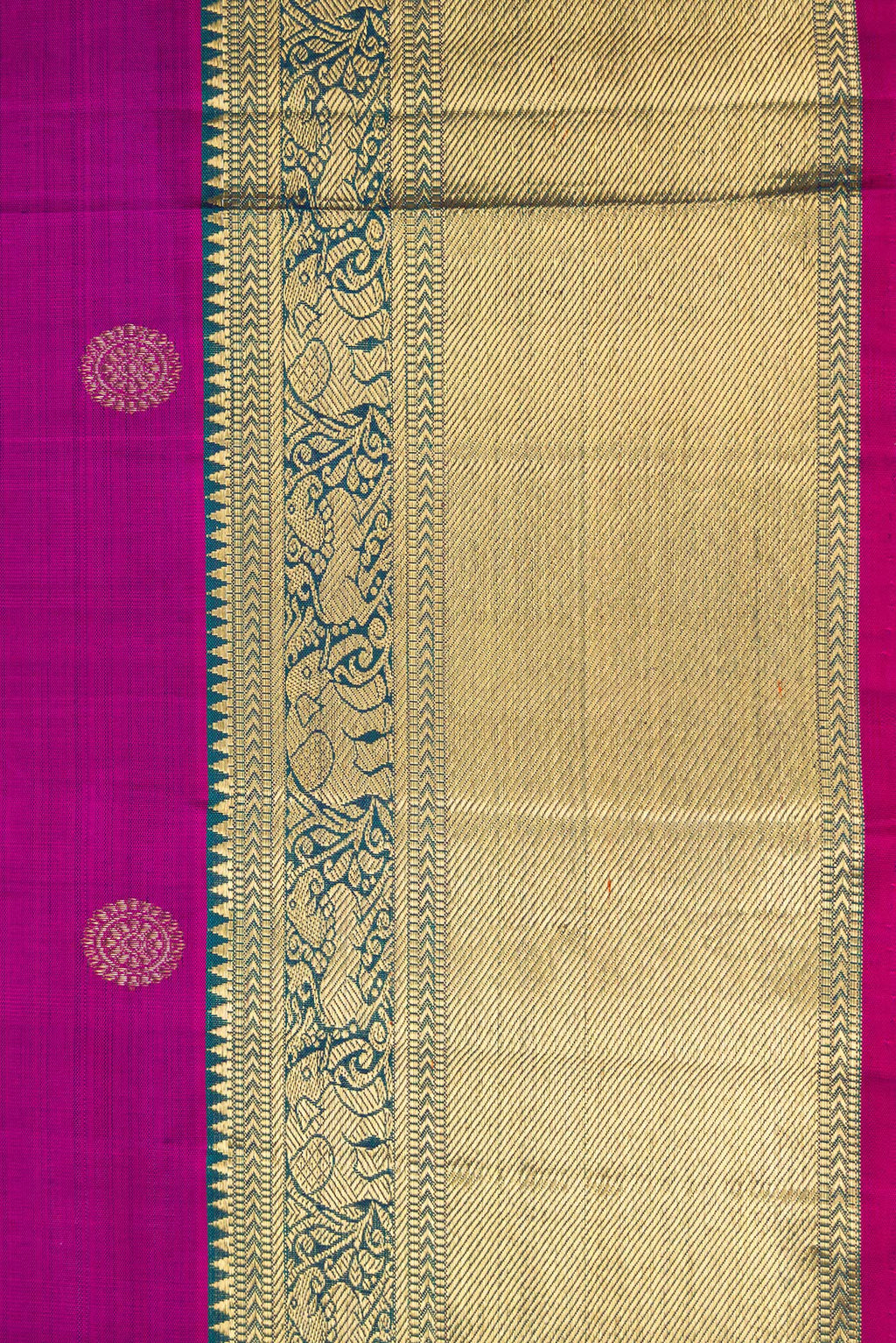 Border image of Pure Silk Pure Zari Magenta Dual Tone Kanchipuram Saree with Zari Butta on the body and Zari Border. 