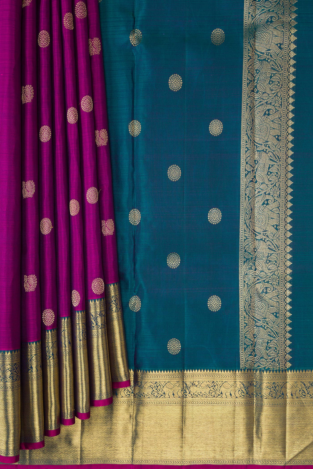 Pleats and pallu of Pure Silk Pure Zari Magenta Dual Tone Kanchipuram Saree with Zari Butta on the body and Zari Border. 