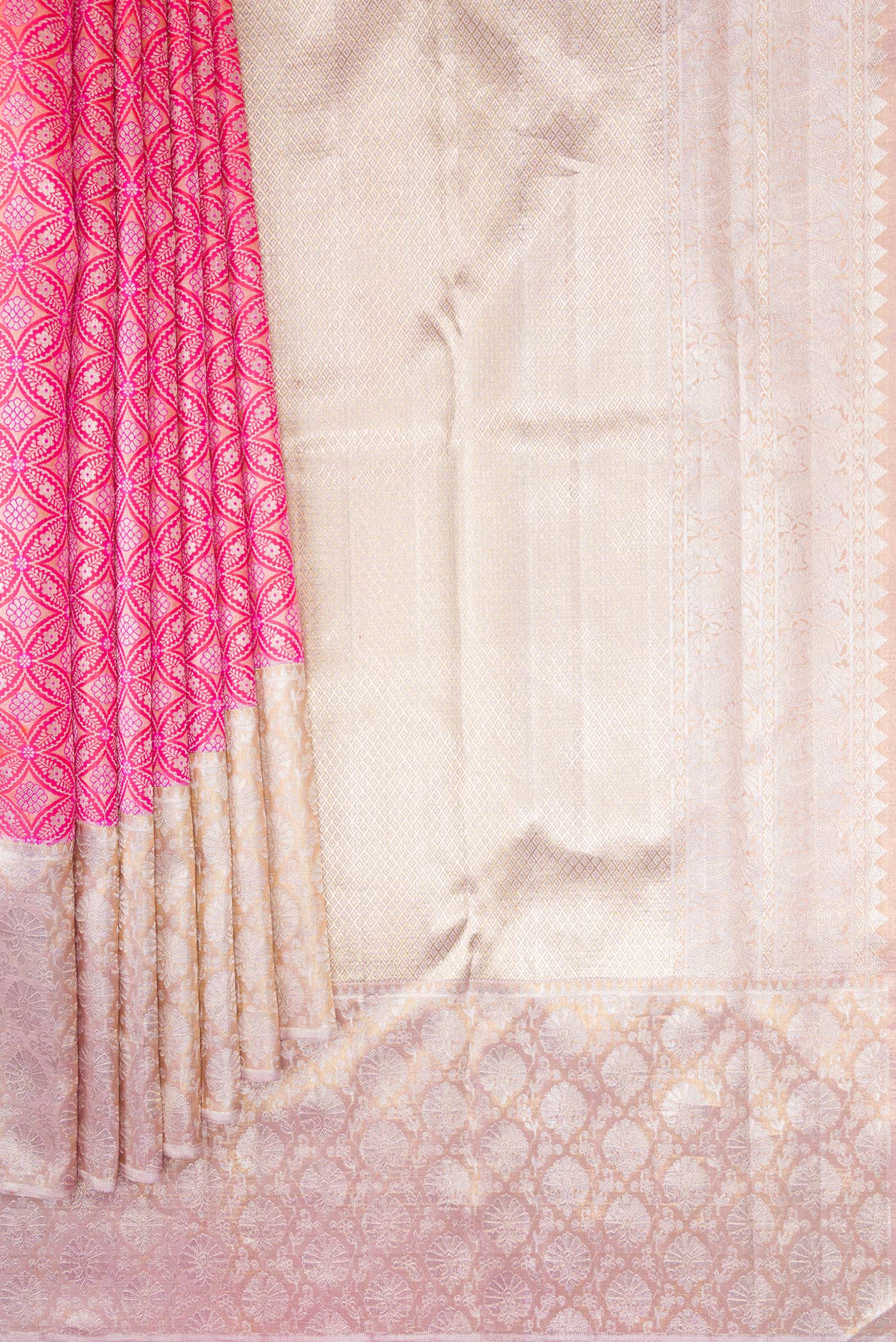 Pleats and pallu of Pink Dual Tone Kanjivaram Silk Saree with Zari Brocade on the body and Zari Border. 