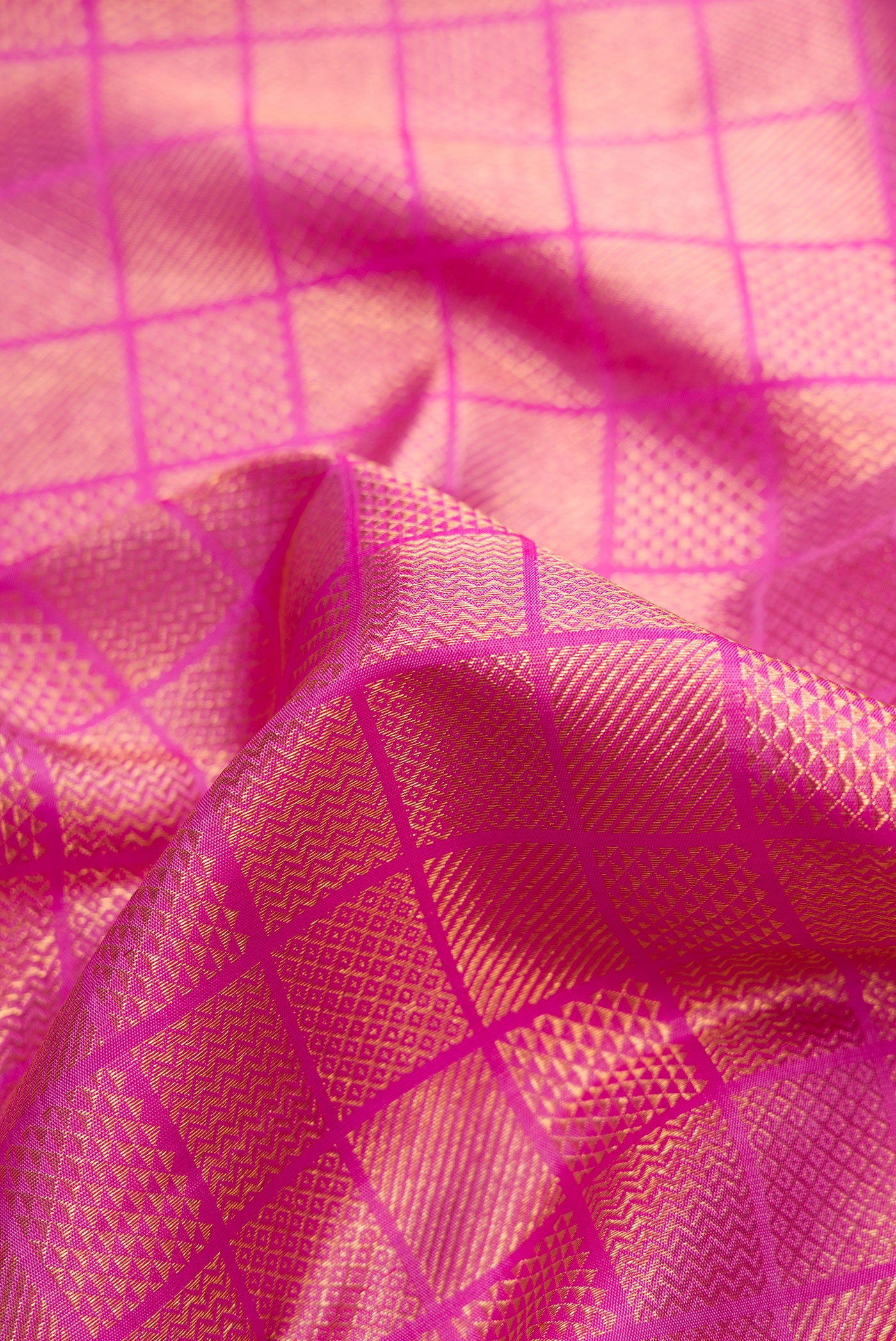 Close up of Pure Silk Pure Zari Lavender Dual Tone Kanjivaram Saree with Zari Brocade on the body and Zari Border.  displaying folds