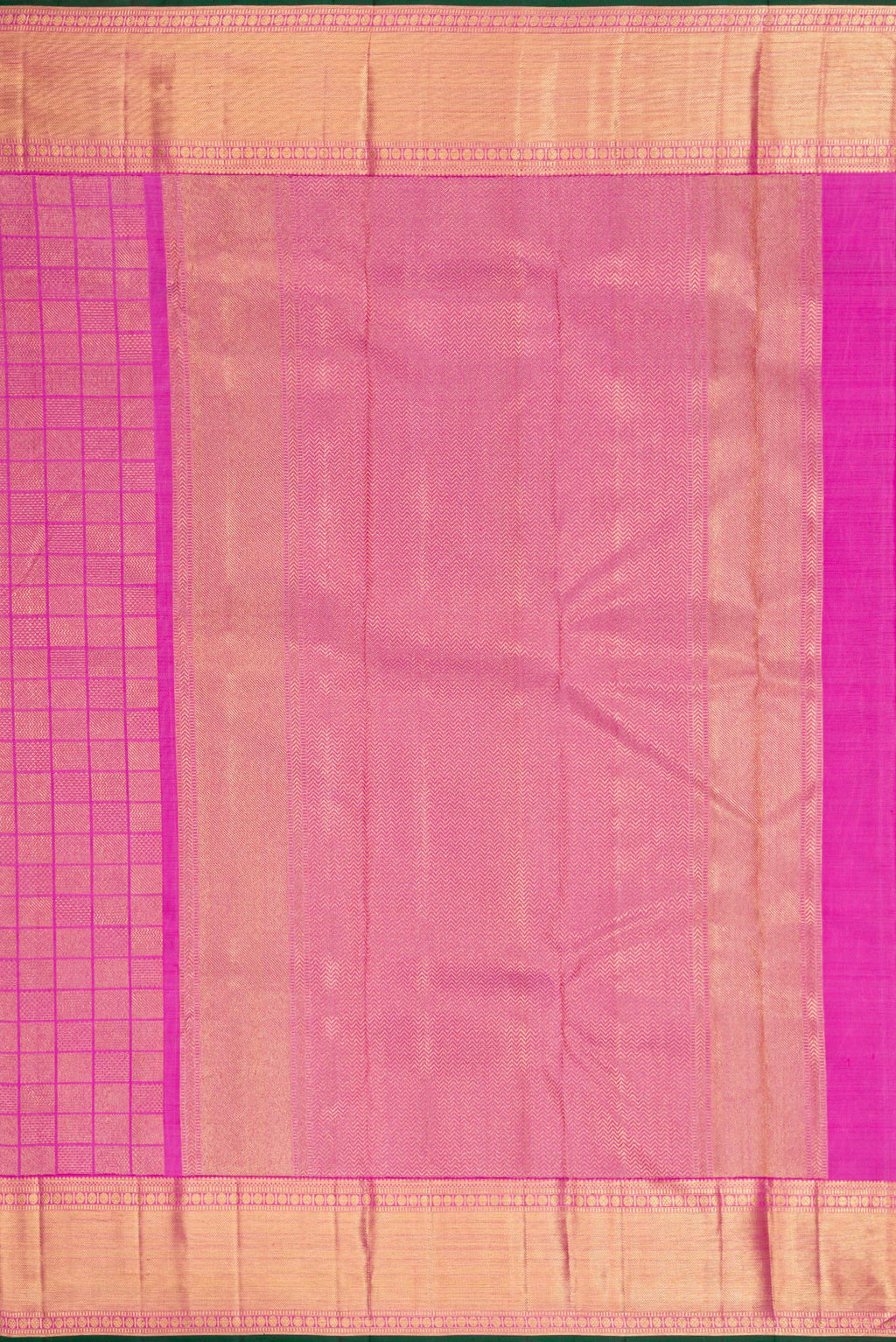 Close up image of the pallu of Pure Silk Pure Zari Lavender Dual Tone Kanjivaram Saree with Zari Brocade on the body and Zari Border. 