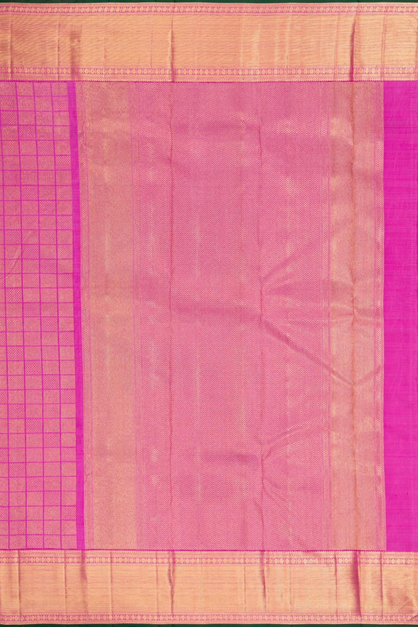 Close up image of the pallu of Pure Silk Pure Zari Lavender Dual Tone Kanjivaram Saree with Zari Brocade on the body and Zari Border. 