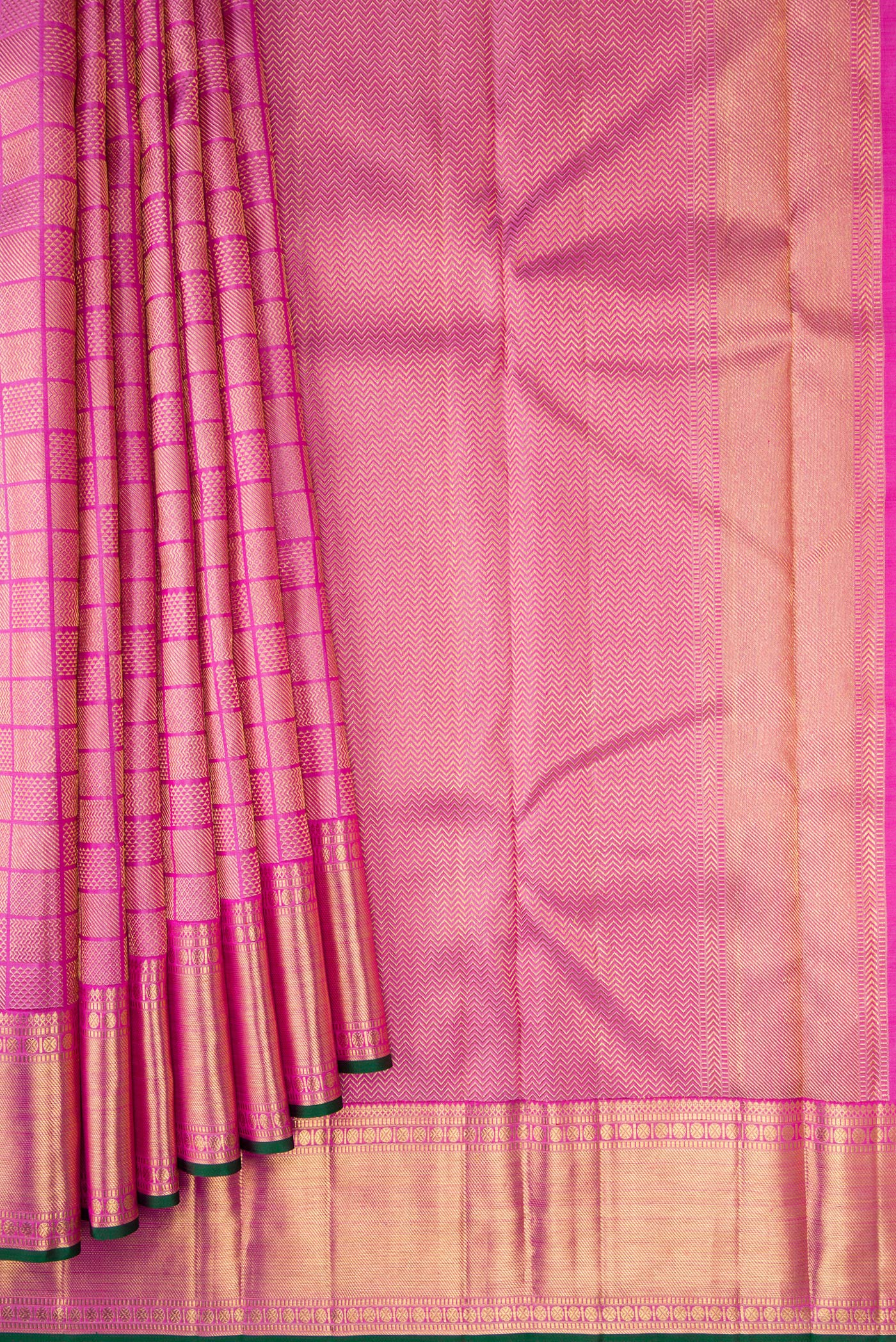 Pleats and pallu of Pure Silk Pure Zari Lavender Dual Tone Kanjivaram Saree with Zari Brocade on the body and Zari Border. 