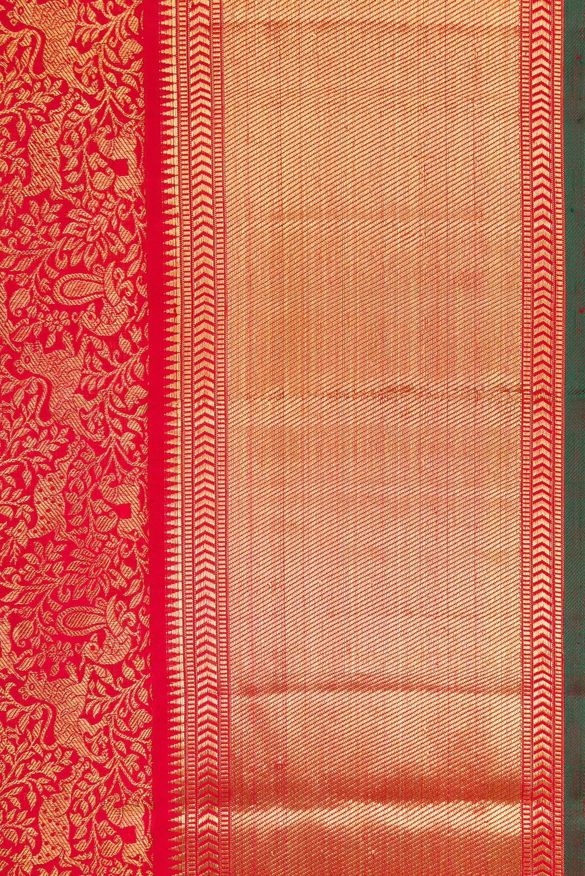 Border image of Pure Silk Pure Zari Red Dual Tone Kanjivaram Saree with Zari Brocade on the body and Zari Border. 