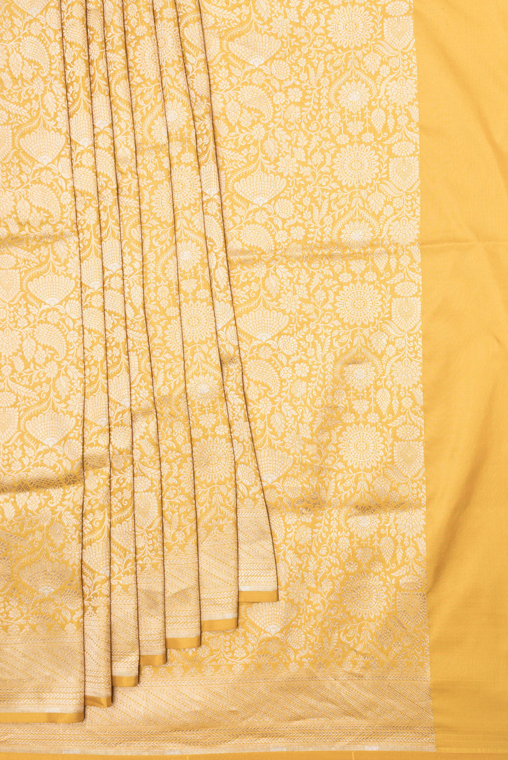 Pleats and pallu of Yellow Dual Tone Banarasi Silk Saree with Zari Brocade on the body and Zari Border. 