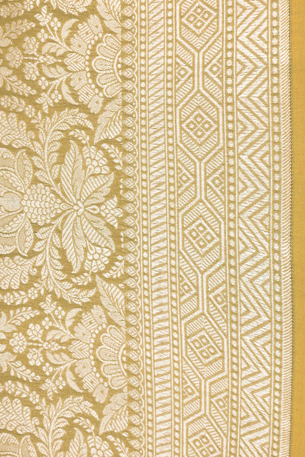 Border image of Mehandi Green Dual Tone Banarasi Silk Saree with Zari Brocade on the body and Zari Border. 