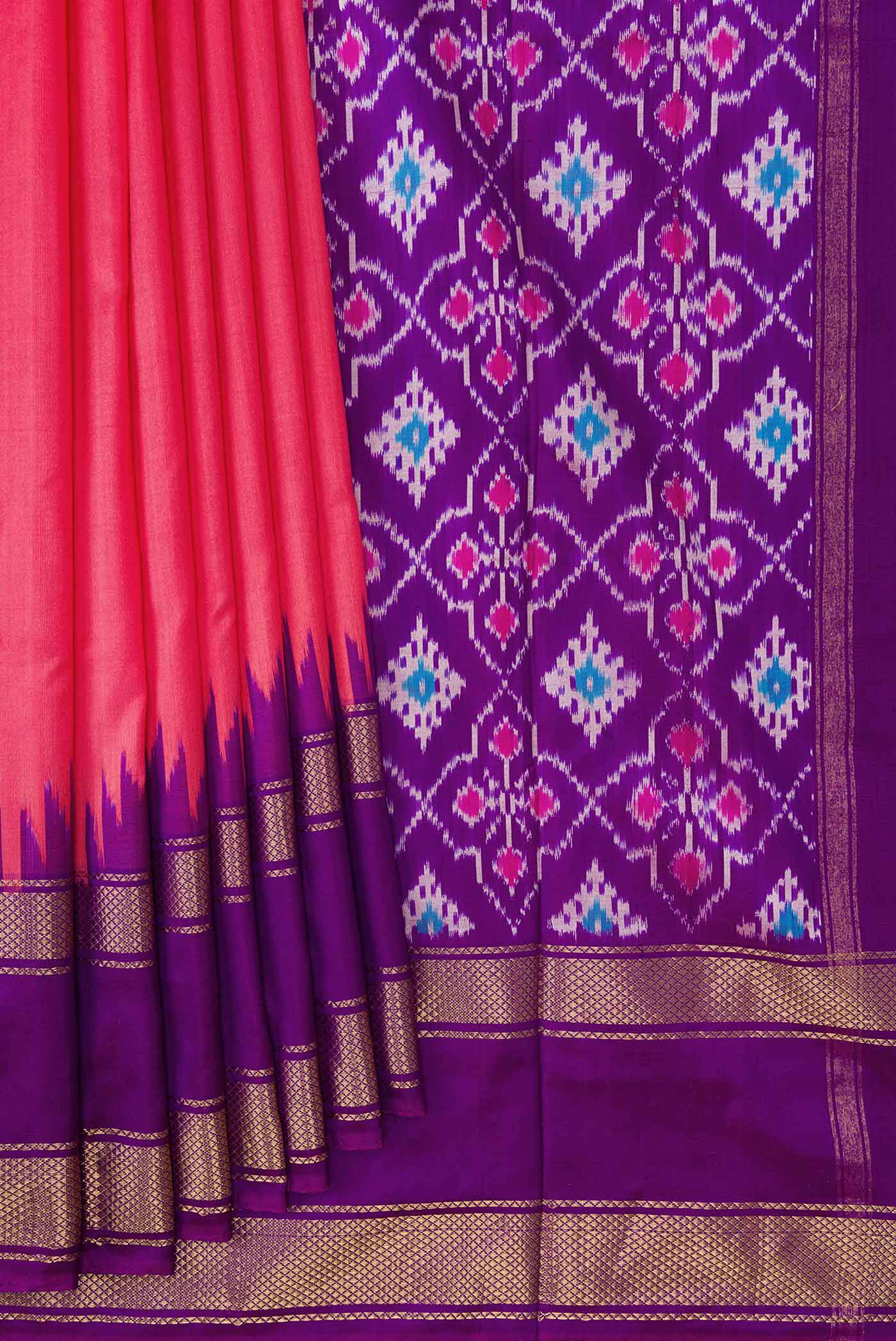Pleats and pallu of Pink Pochampally Silk Saree with Plain Body and Temple Border