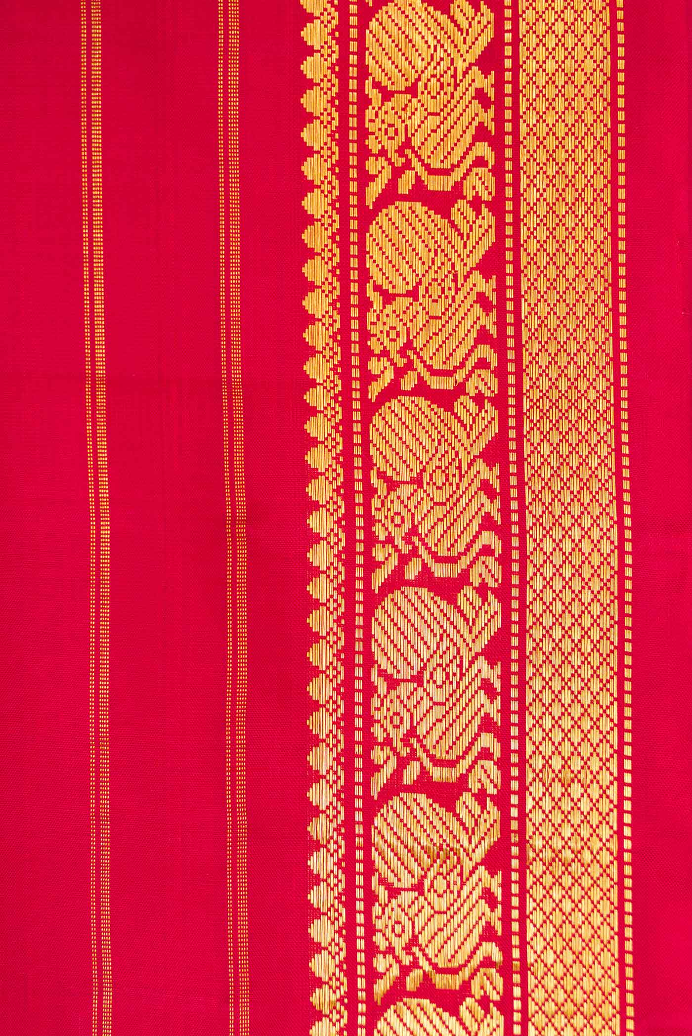 Border image of Maroon Dual Tone Kanchipuram Silk Saree with Stripes on the body and Zari Border
