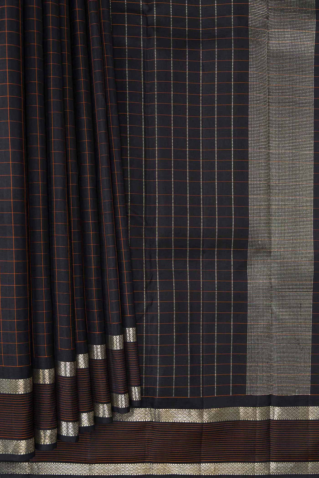 Pleats and pallu of Black Dual Tone Kanjivaram Silk Saree with Checked design on the body and Zari Border. 