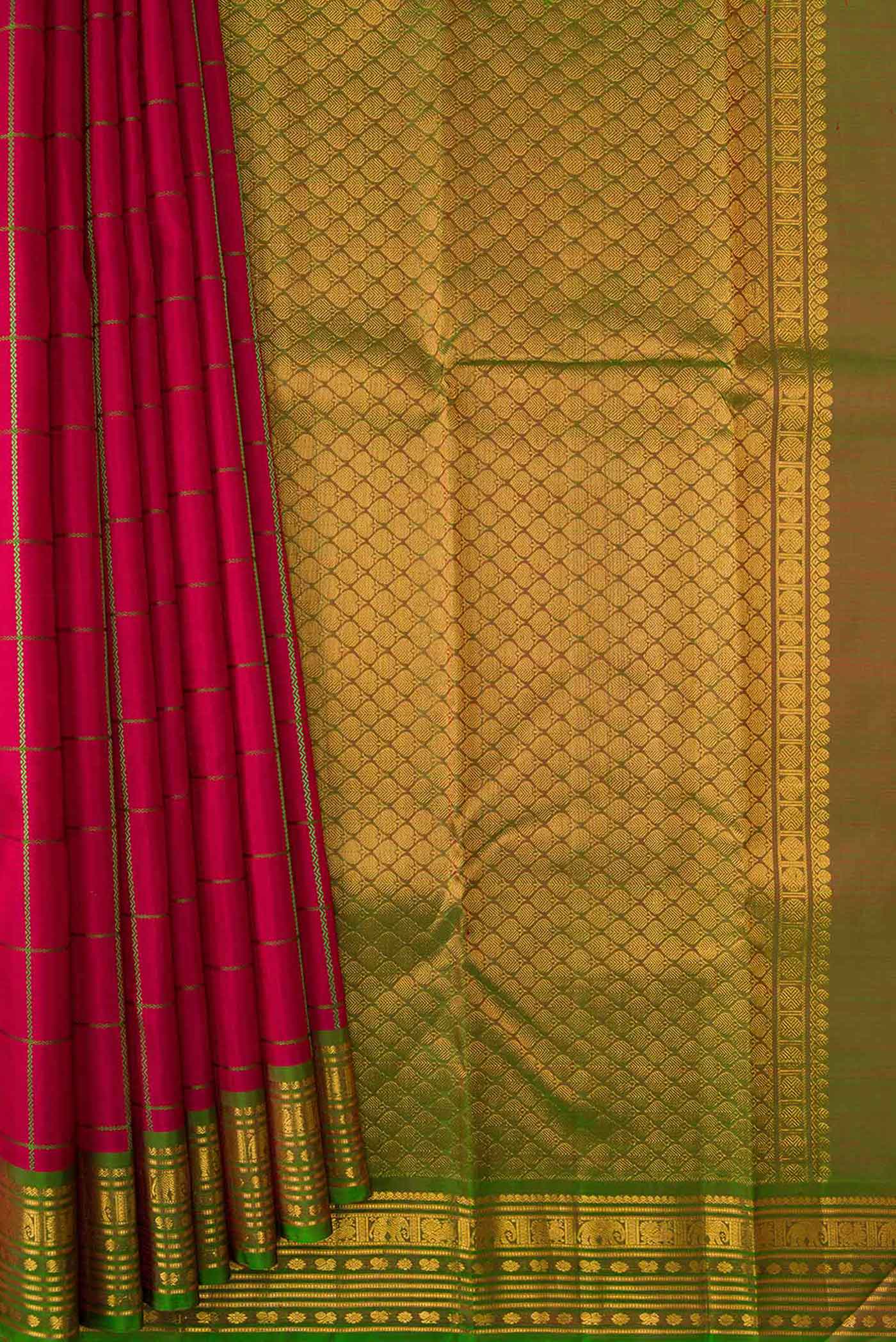 Pleats and pallu of Maroon Dual Tone Kanchipuram Silk Saree with Checked design on the body and Zari Border