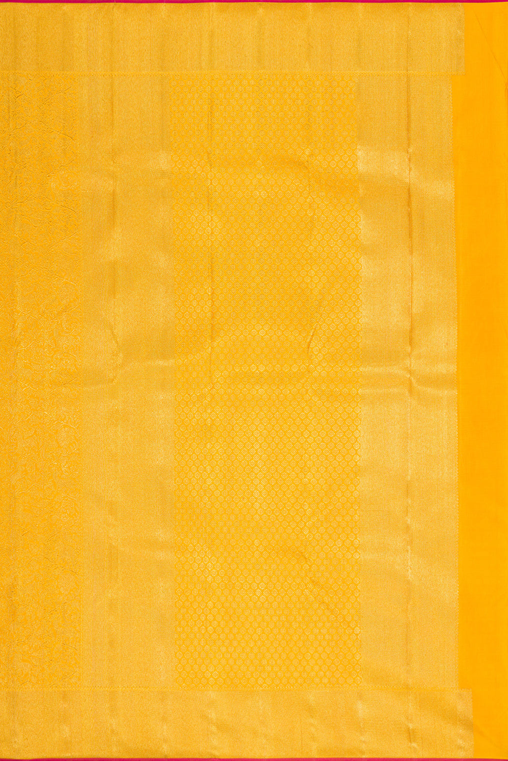 Close up image of the pallu of Pure Silk Pure Zari Gold Dual Tone Kanjivaram Saree with Zari Brocade on the body and Zari Border. 