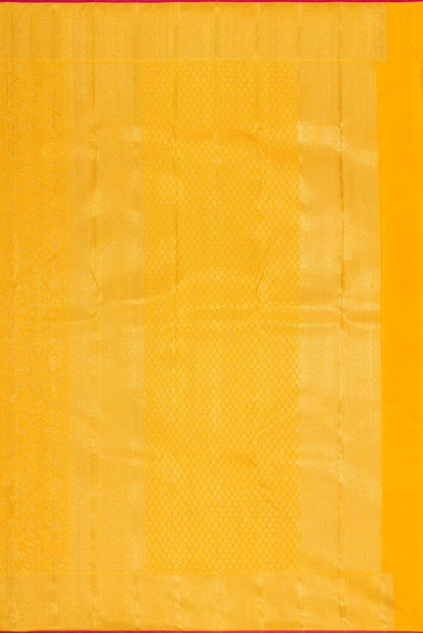 Close up image of the pallu of Pure Silk Pure Zari Gold Dual Tone Kanjivaram Saree with Zari Brocade on the body and Zari Border. 