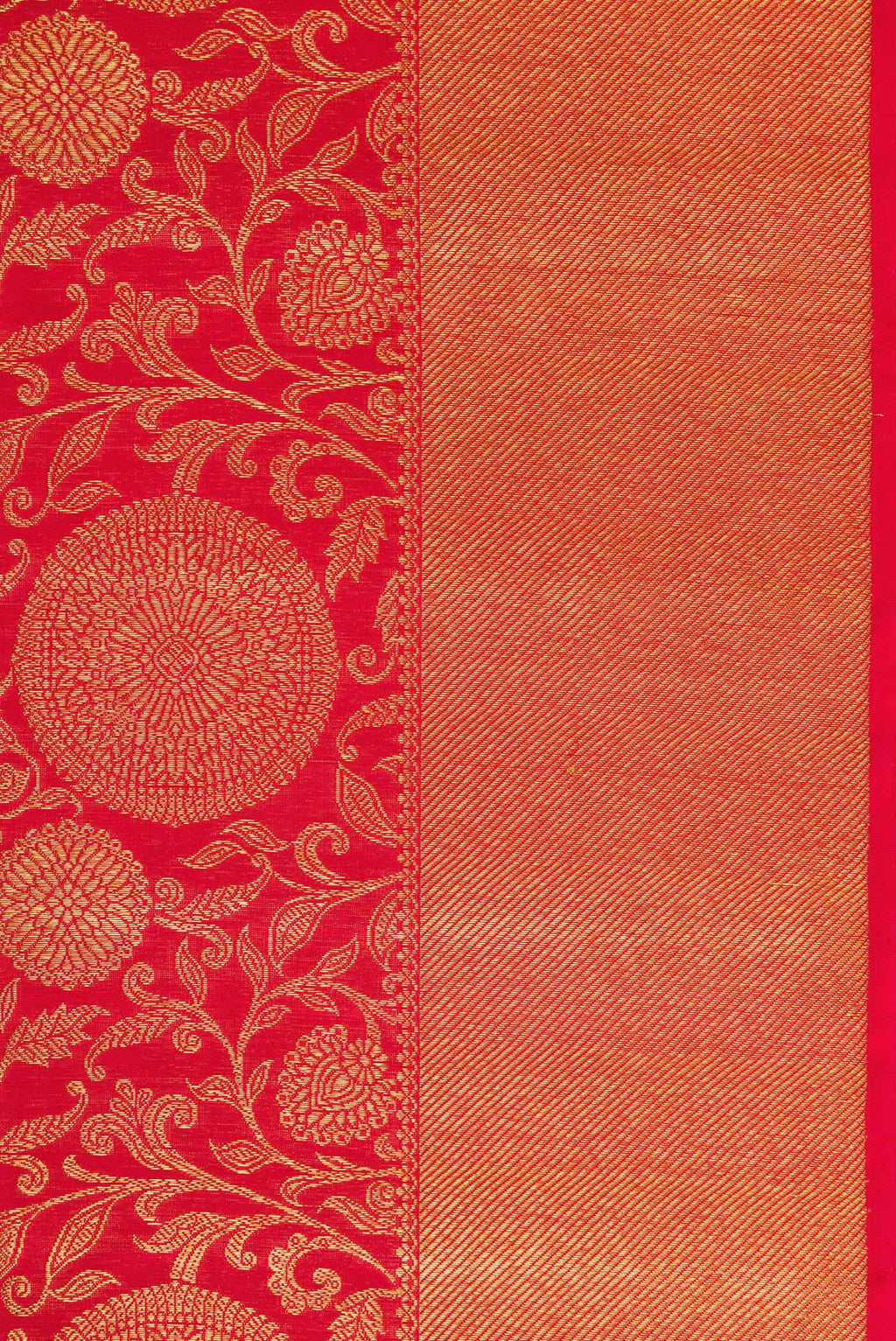 Border image of Pure Silk Pure Zari Red Dual Tone Kanjivaram Saree with Zari Brocade on the body and Zari Border. 