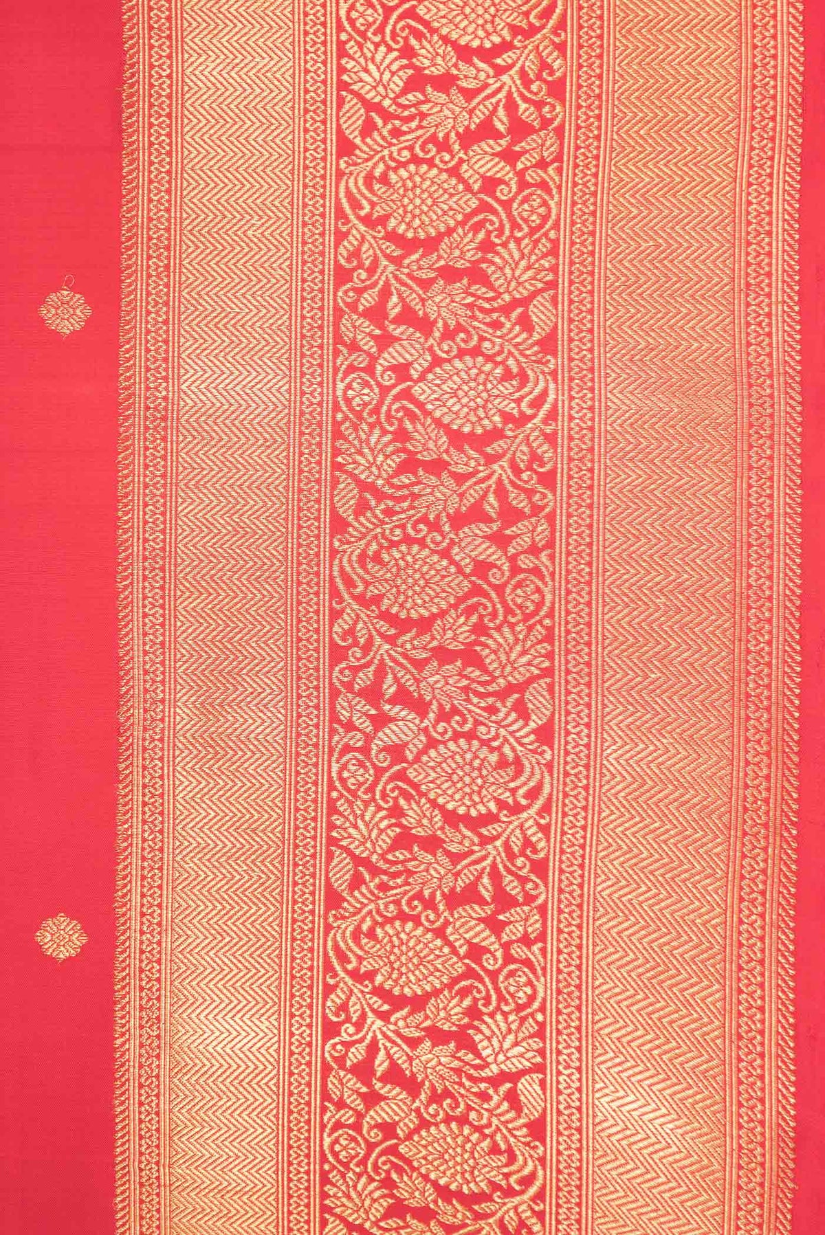 Border image of Pure Silk Pure Zari Red Dual Tone Kanchipuram Saree with Zari Butta on the body and Zari Border