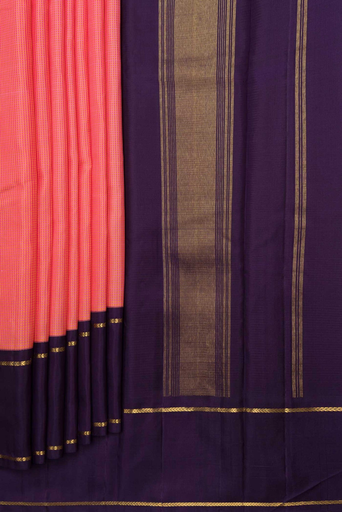 Pleats and pallu of Pink Dual Tone Kanchipuram Silk Saree with Checked design on the body and Zari Border