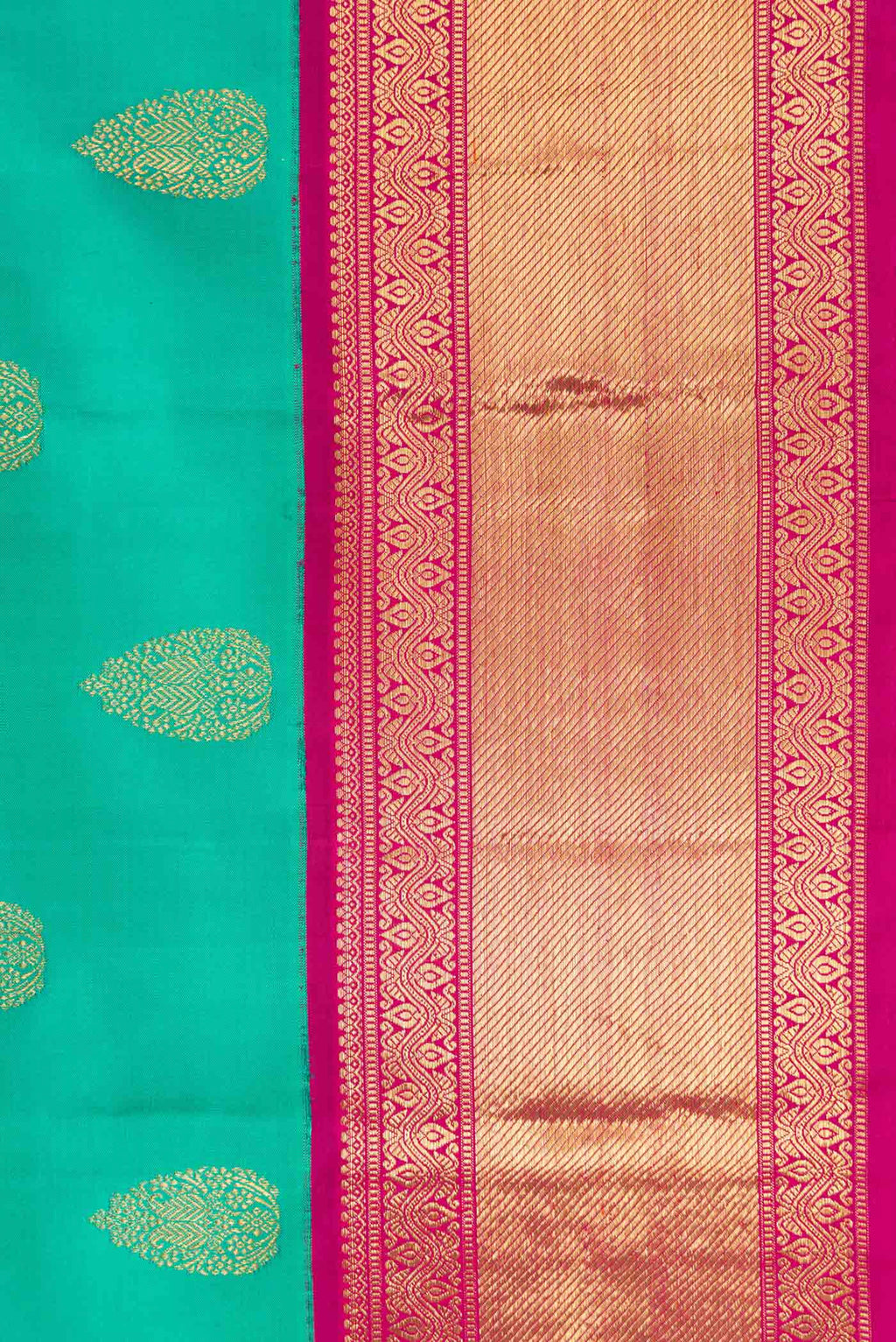 Border image of Pure Silk Pure Zari Sea Green Dual Tone Kanchipuram Saree with Zari Butta on the body and Zari Border