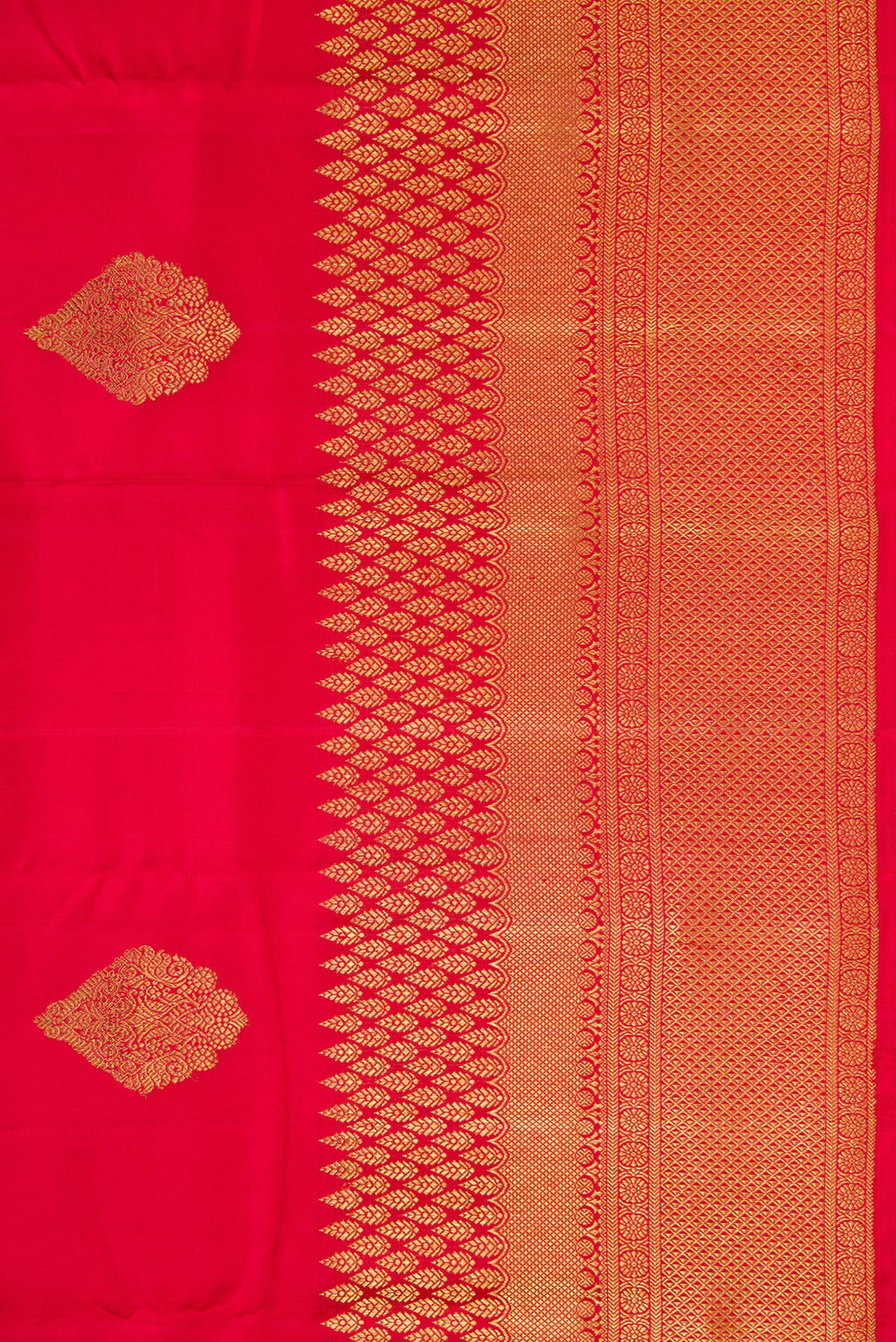 Border image of Pure Silk Pure Zari Red Dual Tone Kanjivaram Saree with Zari Butta on the body and Fancy Border. 