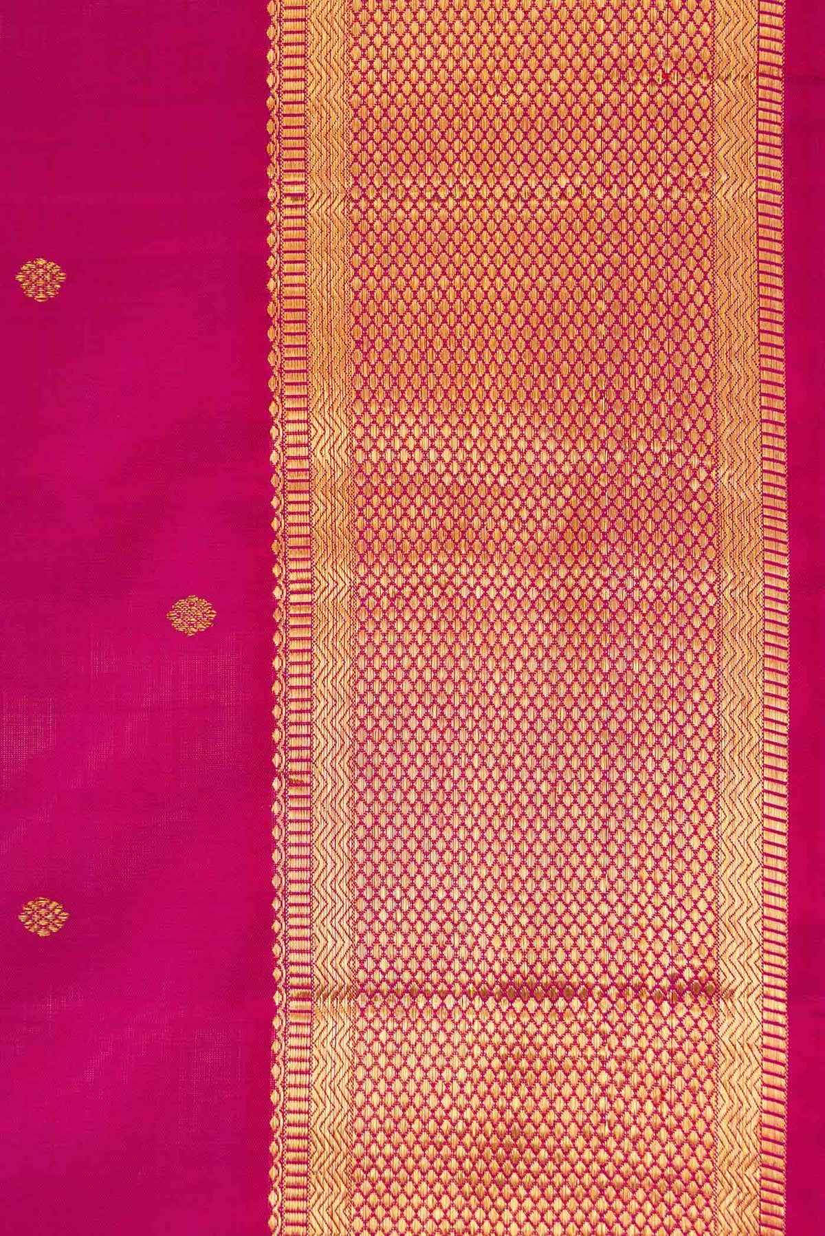 Border image of Pure Silk Pure Zari Magenta Dual Tone Kanchipuram Saree with Zari Butta on the body and Zari Border