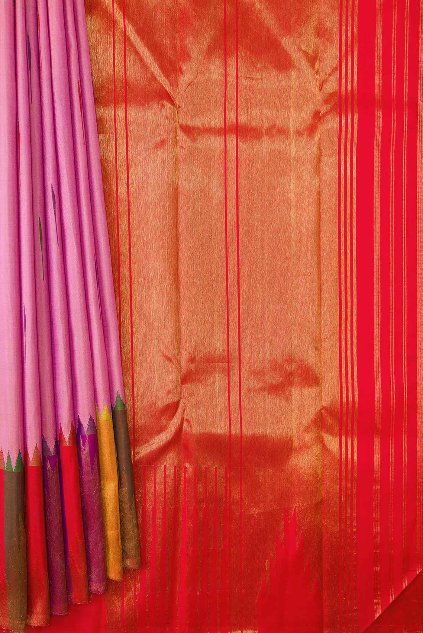 Pleats and pallu of Pink Dual Tone Kanchipuram Silk Saree with Zari Butta on the body and Temple Border