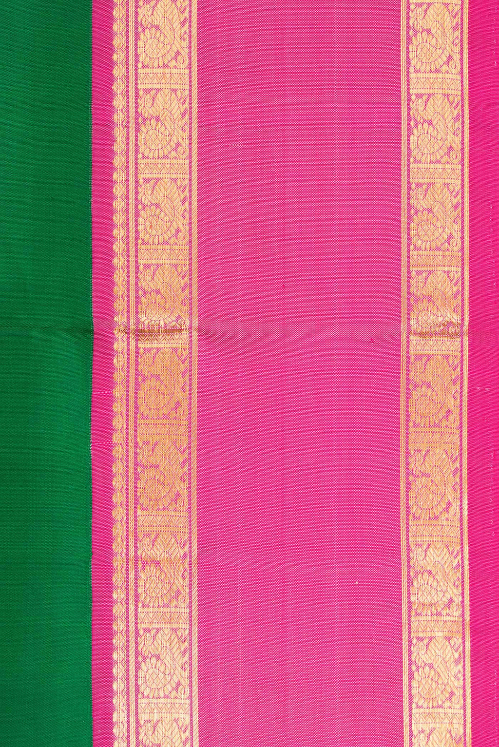 Border image of Pure Silk Pure Zari Bottle Green Dual Tone Kanchipuram Nine Yards Saree with Plain Body and Zari Border. 