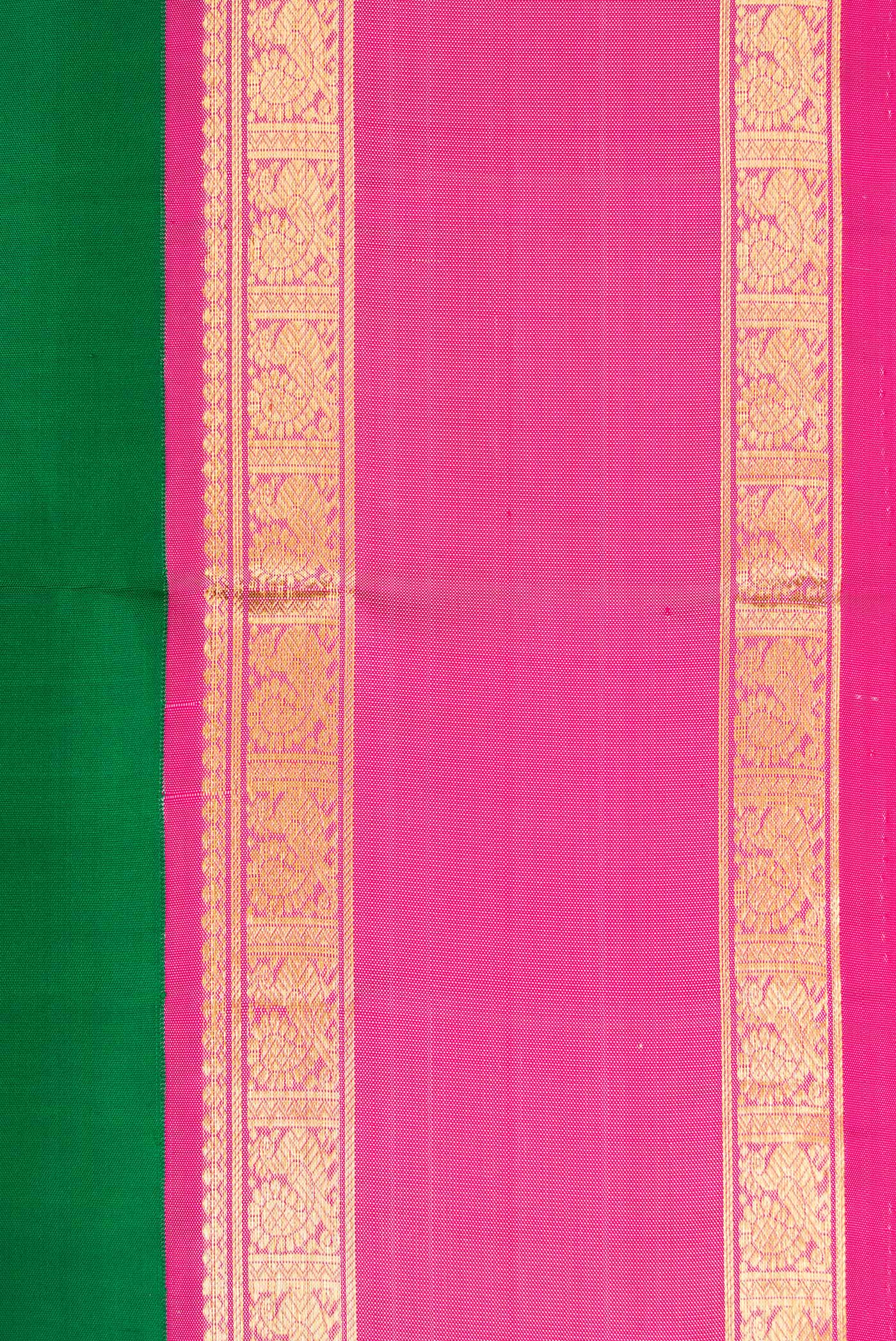 Border image of Pure Silk Pure Zari Bottle Green Dual Tone Kanchipuram Nine Yards Saree with Plain Body and Zari Border. 