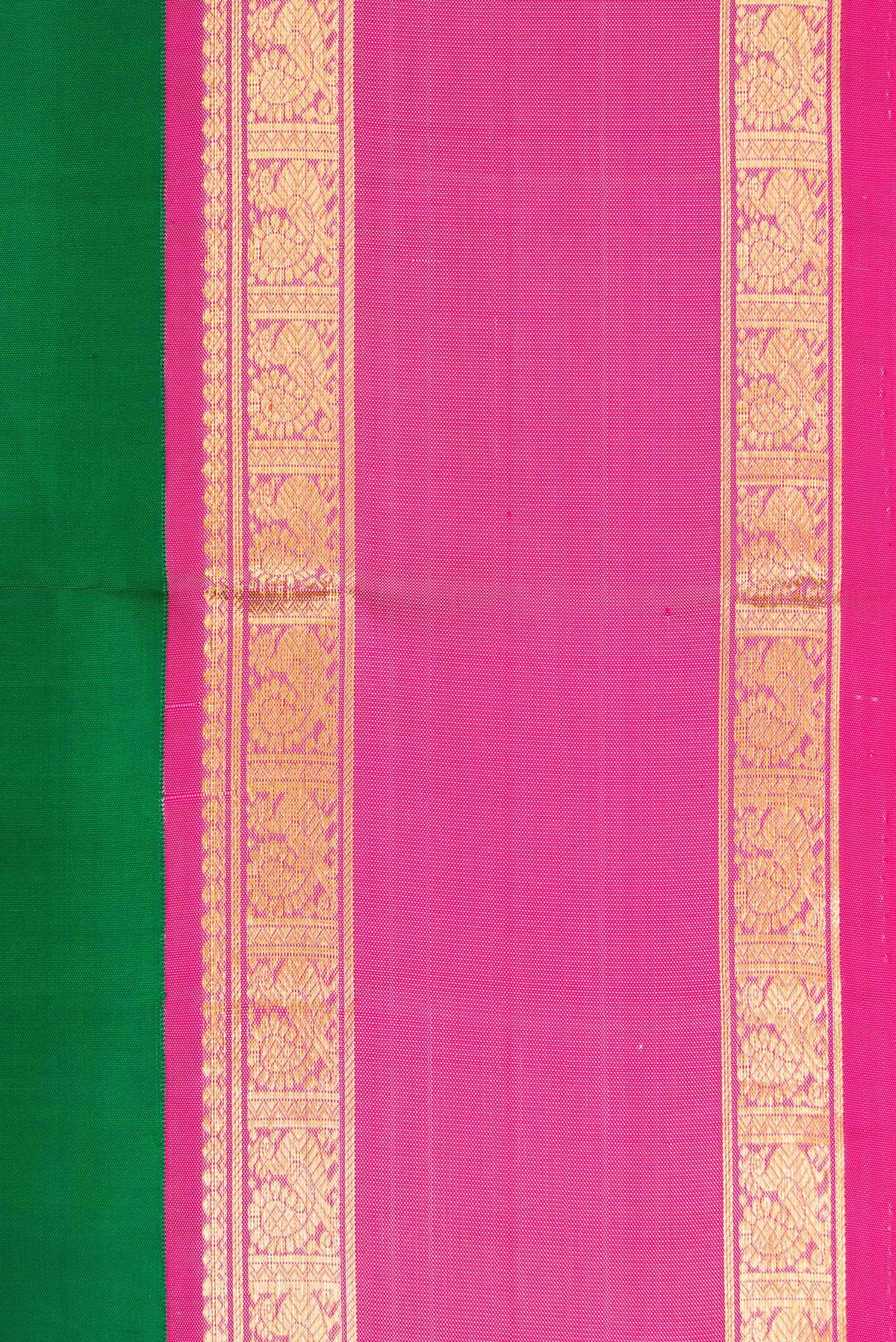 Border image of Pure Silk Pure Zari Bottle Green Dual Tone Kanchipuram Nine Yards Saree with Plain Body and Zari Border. 