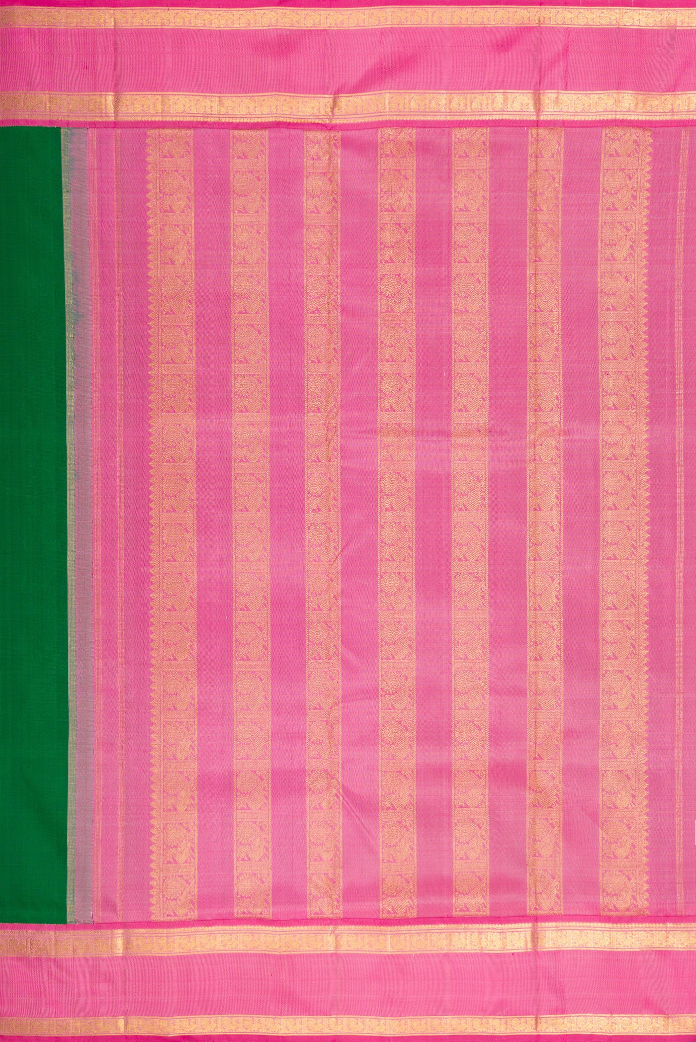 Close up image of the pallu of Pure Silk Pure Zari Bottle Green Dual Tone Kanchipuram Nine Yards Saree with Plain Body and Zari Border. 