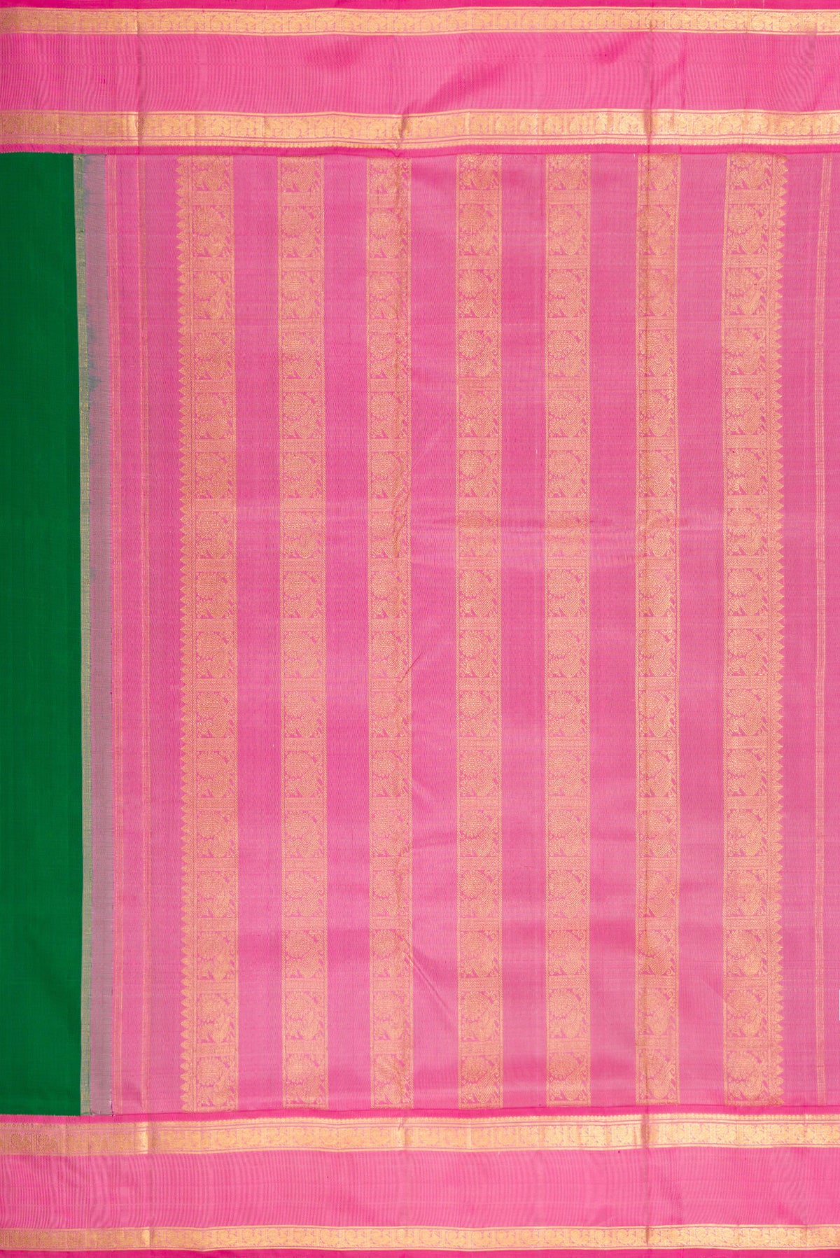Close up image of the pallu of Pure Silk Pure Zari Bottle Green Dual Tone Kanchipuram Nine Yards Saree with Plain Body and Zari Border. 