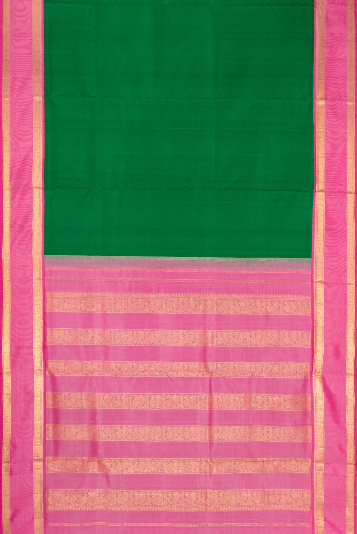 Flat view of Pure Silk Pure Zari Bottle Green Dual Tone Kanchipuram Nine Yards Saree with Plain Body and Zari Border. 