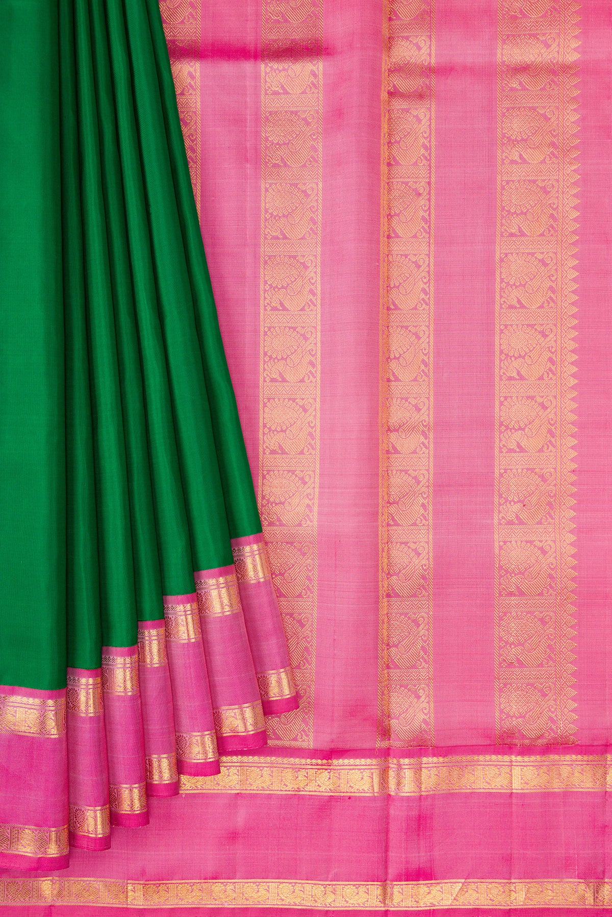 Pleats and pallu of Pure Silk Pure Zari Bottle Green Dual Tone Kanchipuram Nine Yards Saree with Plain Body and Zari Border. 