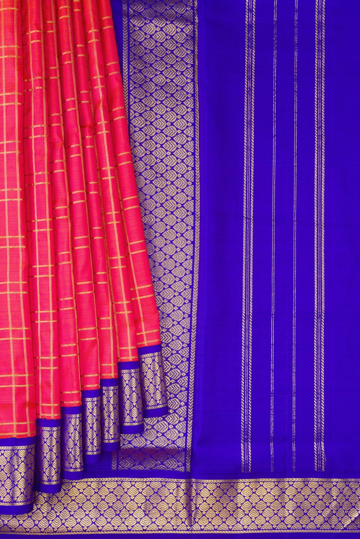 Pleats and pallu of Pink Kanchipuram Silk Nine Yards Saree with Checked design on the body and Zari Border. 