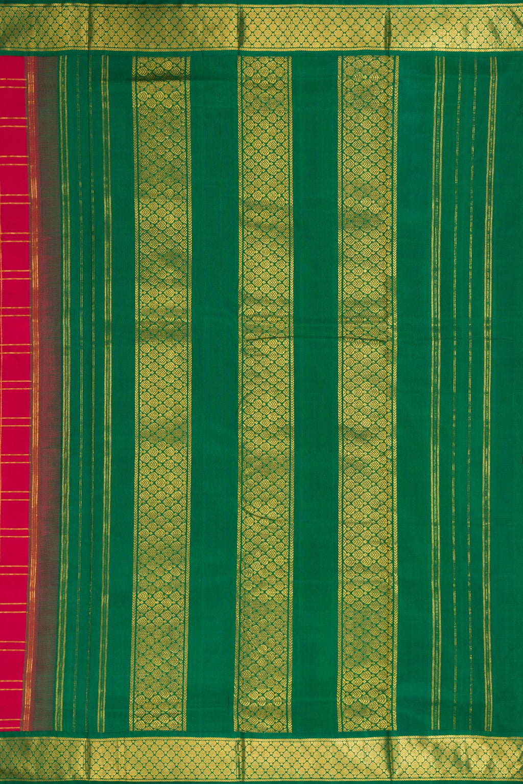 Close up image of the pallu of Pure Silk Pure Zari Maroon Dual Tone Kanchipuram Nine Yards Saree with Checked design on the body and Zari Border. 