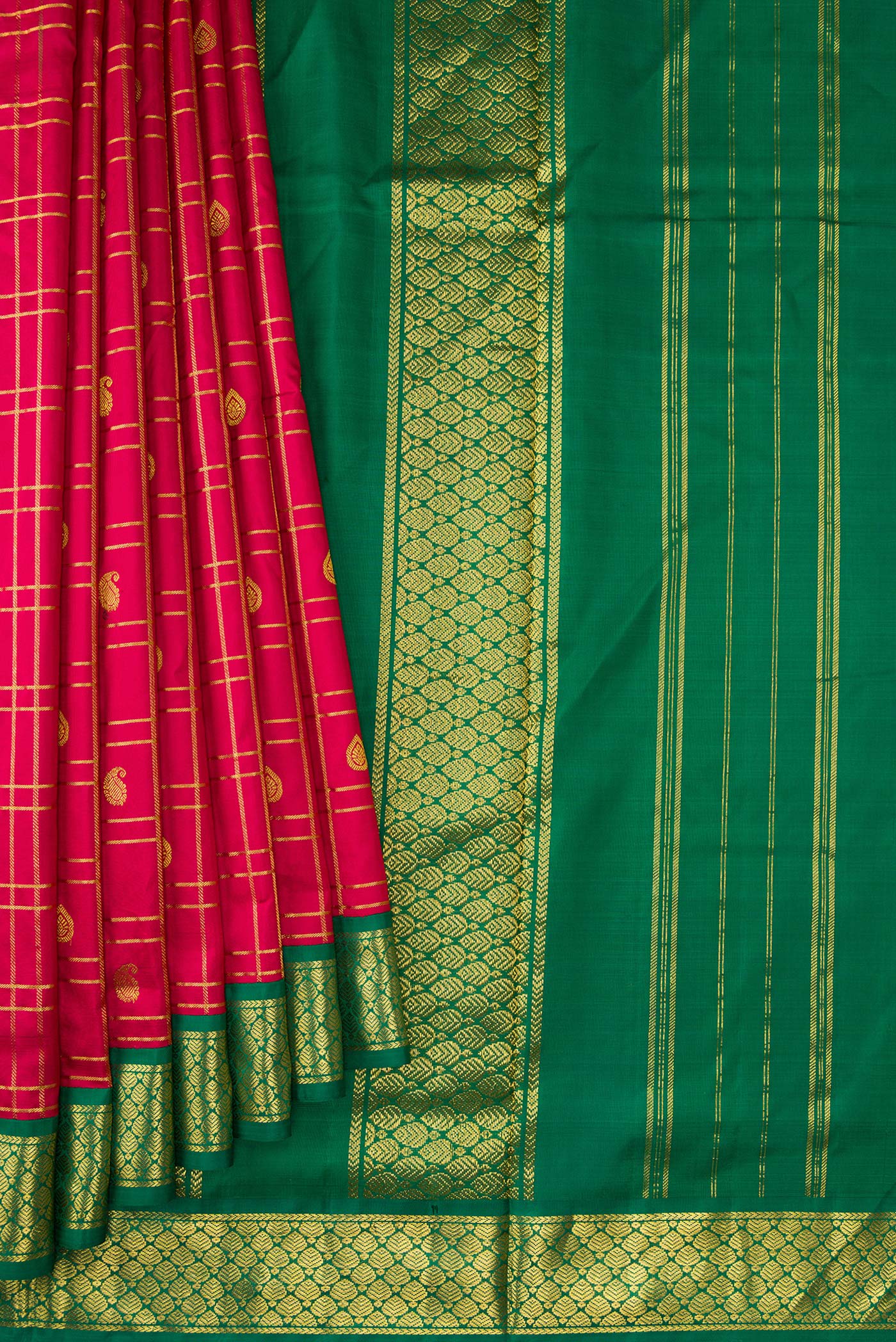 Pleats and pallu of Pure Silk Pure Zari Maroon Dual Tone Kanchipuram Nine Yards Saree with Checked design on the body and Zari Border. 