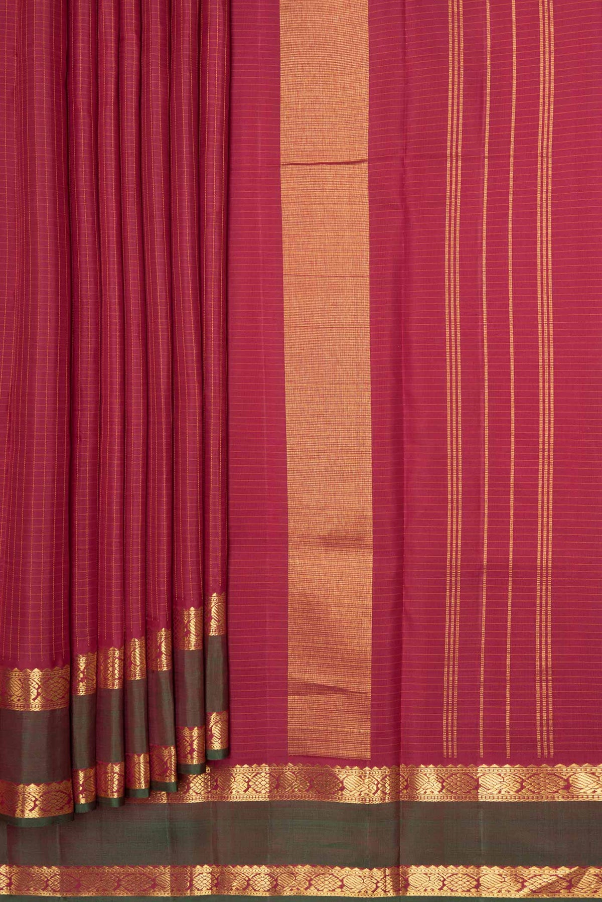 Pleats and pallu of Maroon Dual Tone Kanchipuram Silk Saree with Checked design on the body and Zari Border