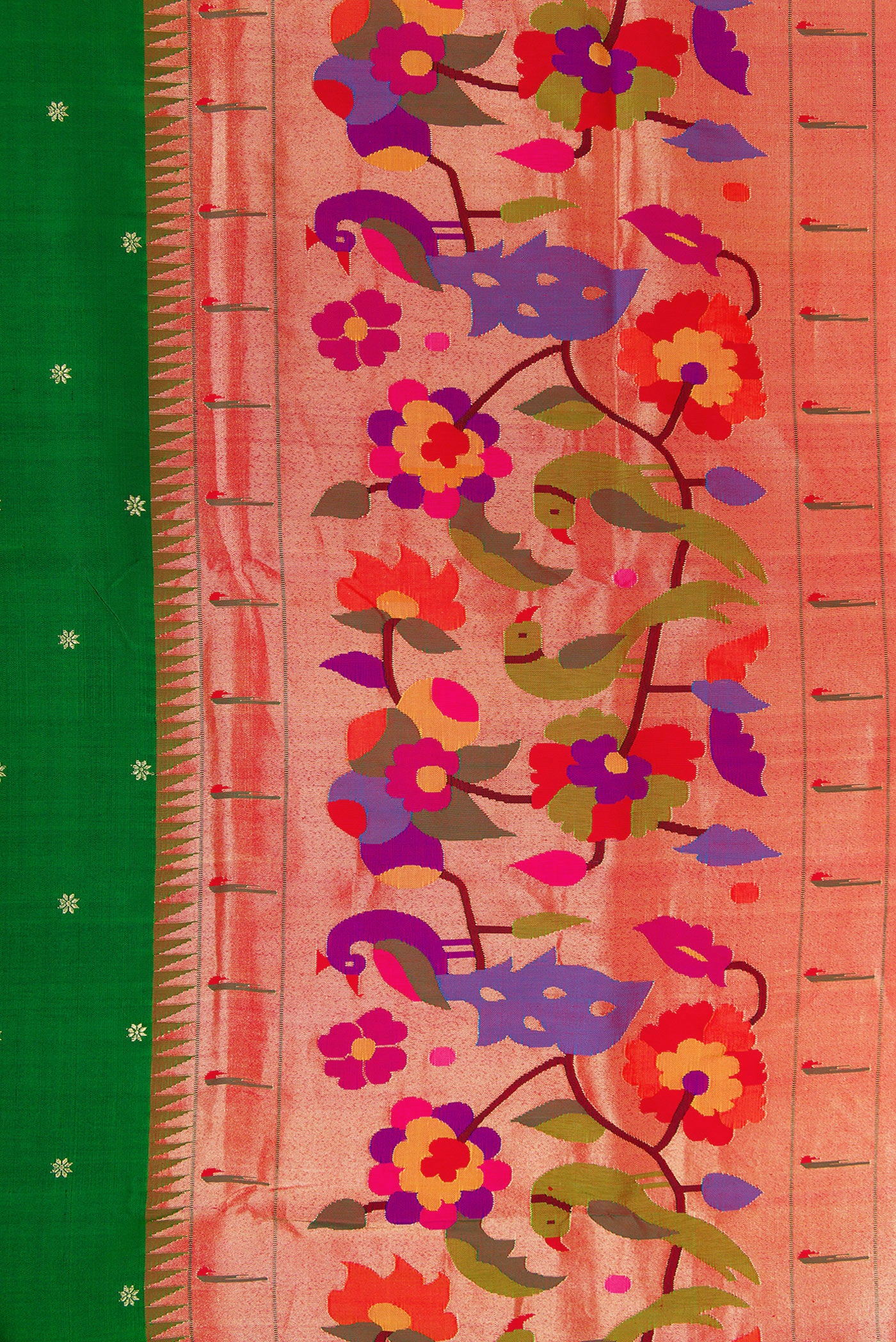 Border image of Bottle Green Dual Tone Paithani Silk Saree with Zari Butta on the body and Paithani Border. 