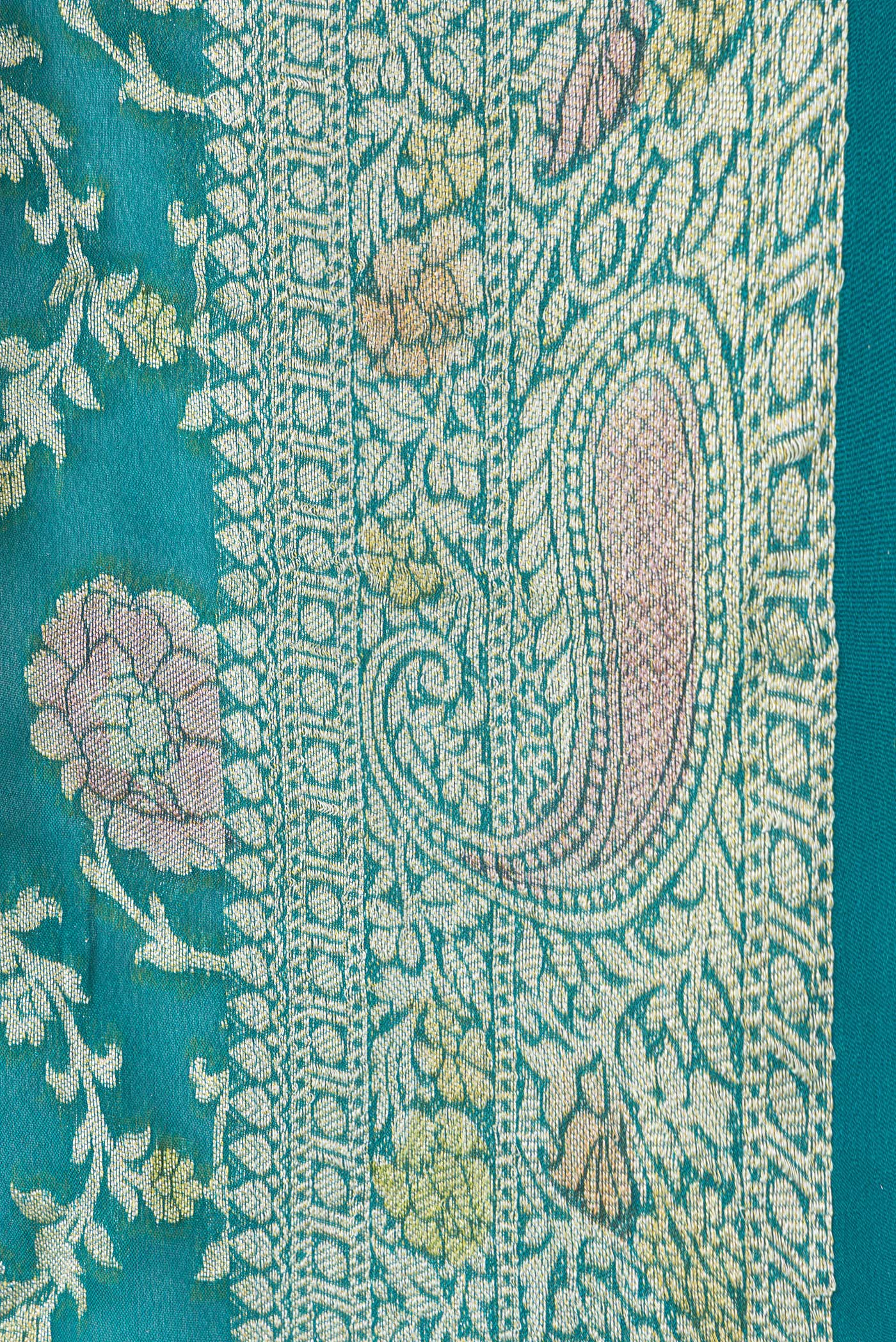Border image of Peacock Blue Dual Tone Mysore Georgette Saree with Zari Brocade on the body and Thread Border. 