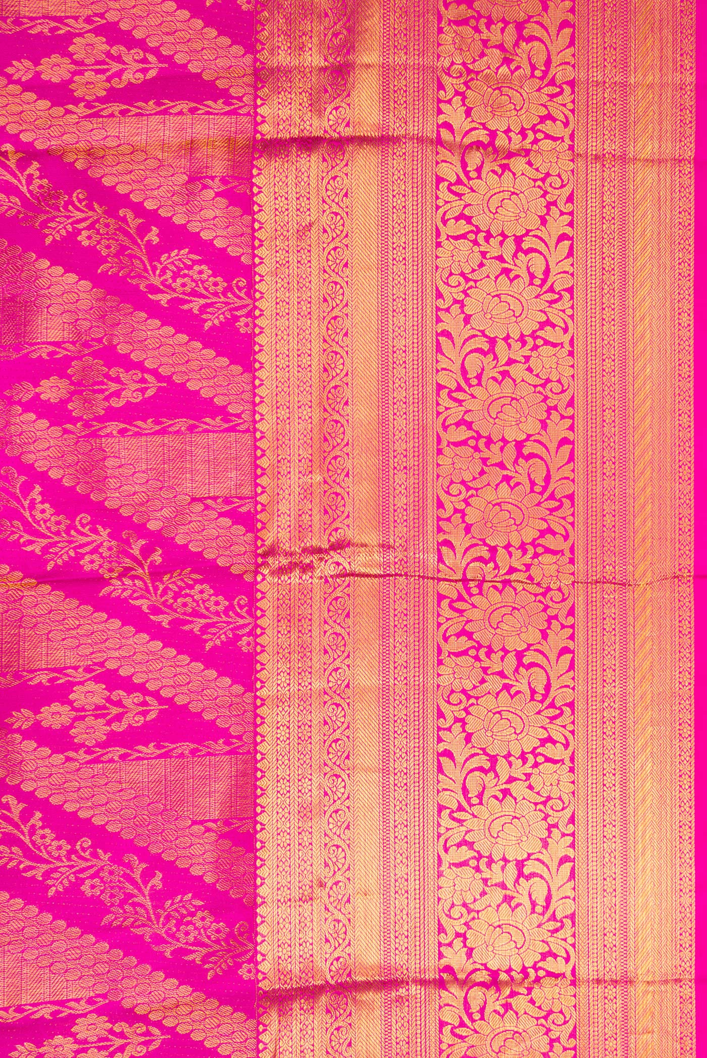 Border image of Pink Dual Tone Kanchipuram Silk Saree with Zari Brocade on the body and Zari Border. 