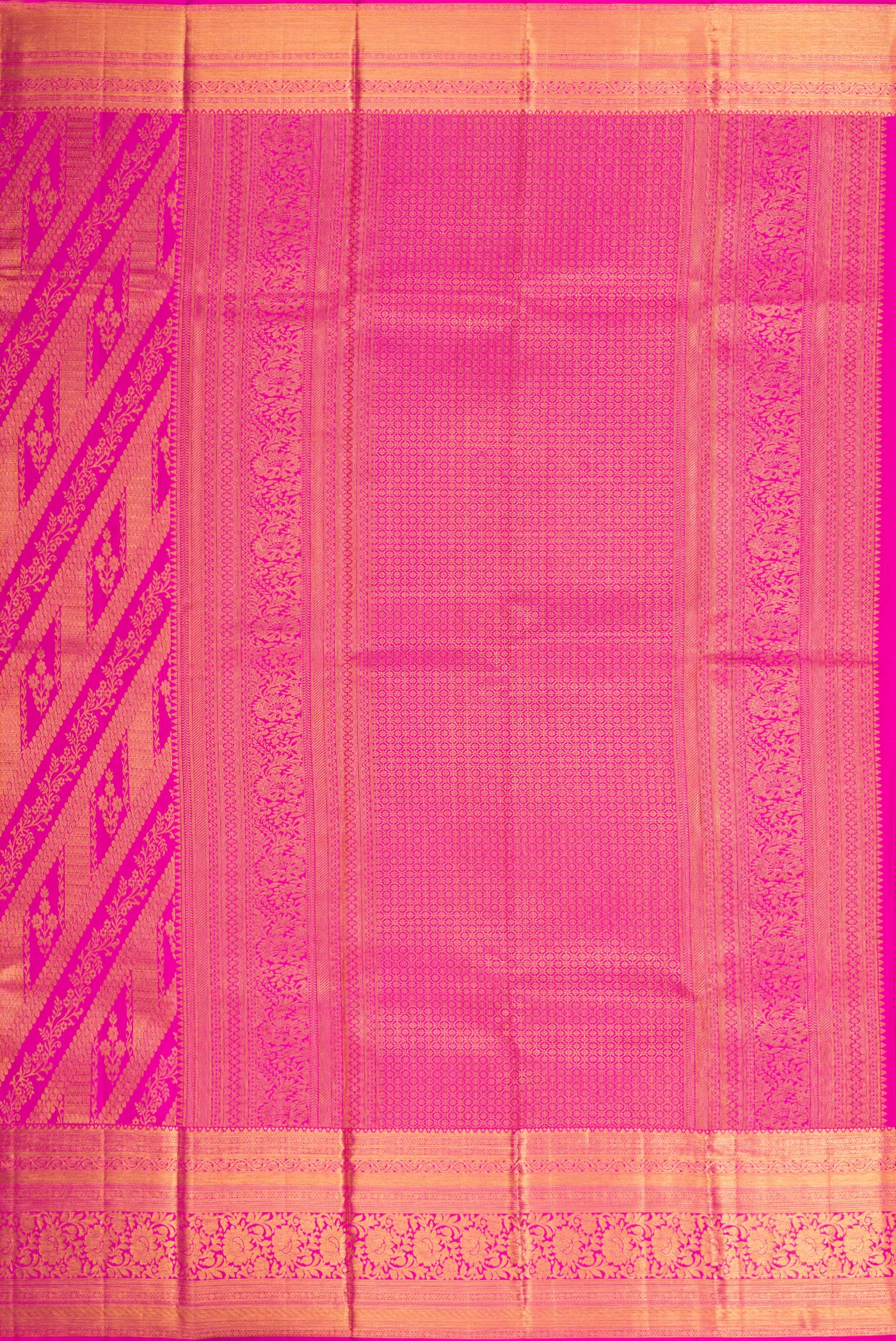Close up image of the pallu of Pink Dual Tone Kanchipuram Silk Saree with Zari Brocade on the body and Zari Border. 