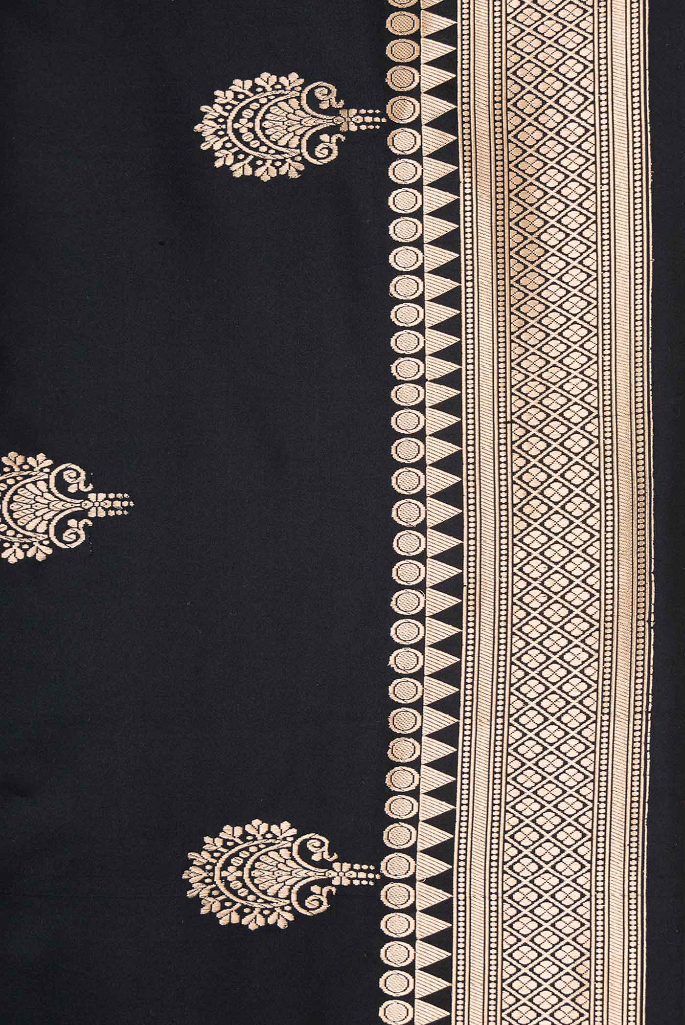 Border image of Black Banarasi Silk Saree with Zari Butta on the body and Zari Border