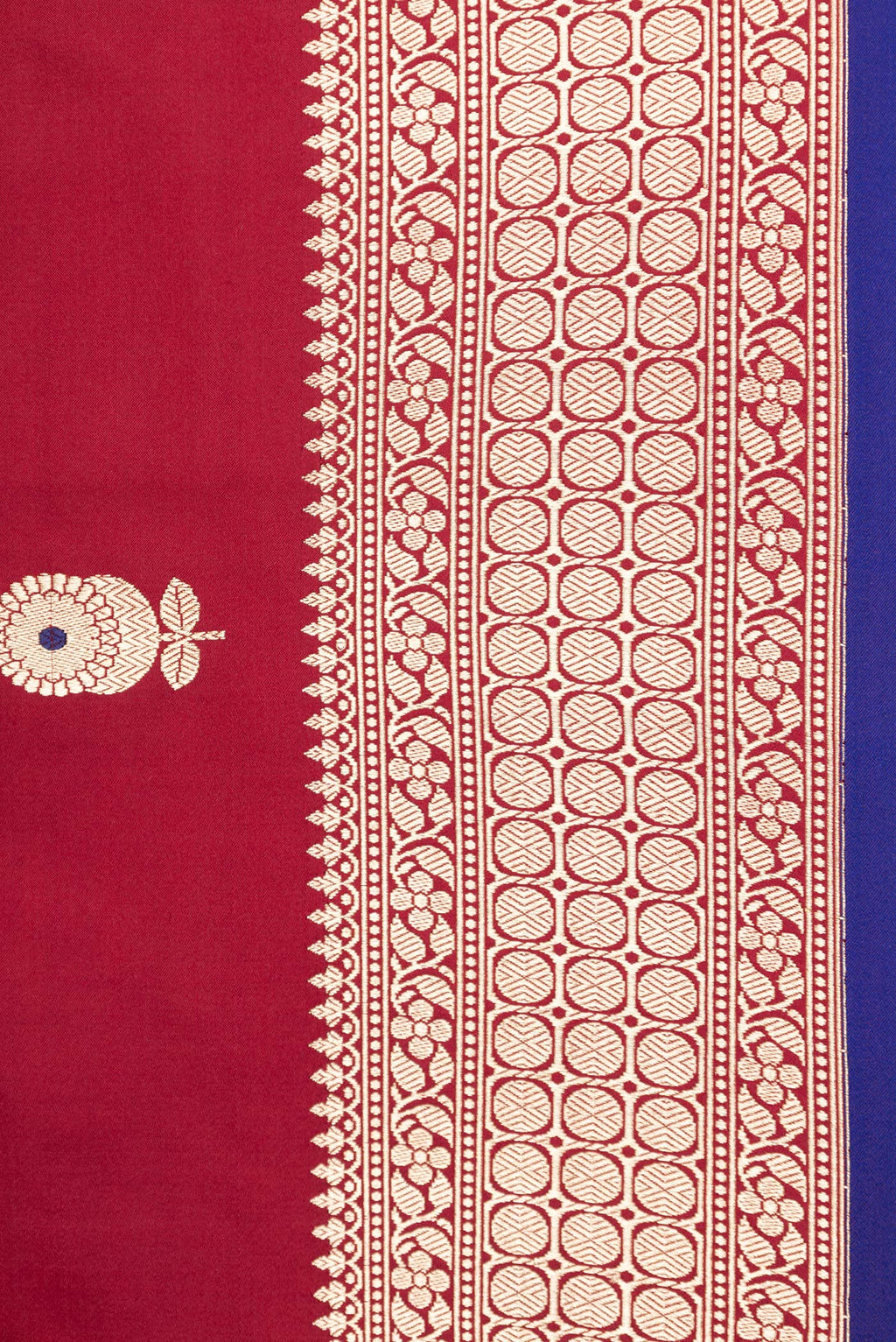 Border image of Maroon Dual Tone Banarasi Silk Saree with Zari And Thread Butta on the body and Zari Border. 