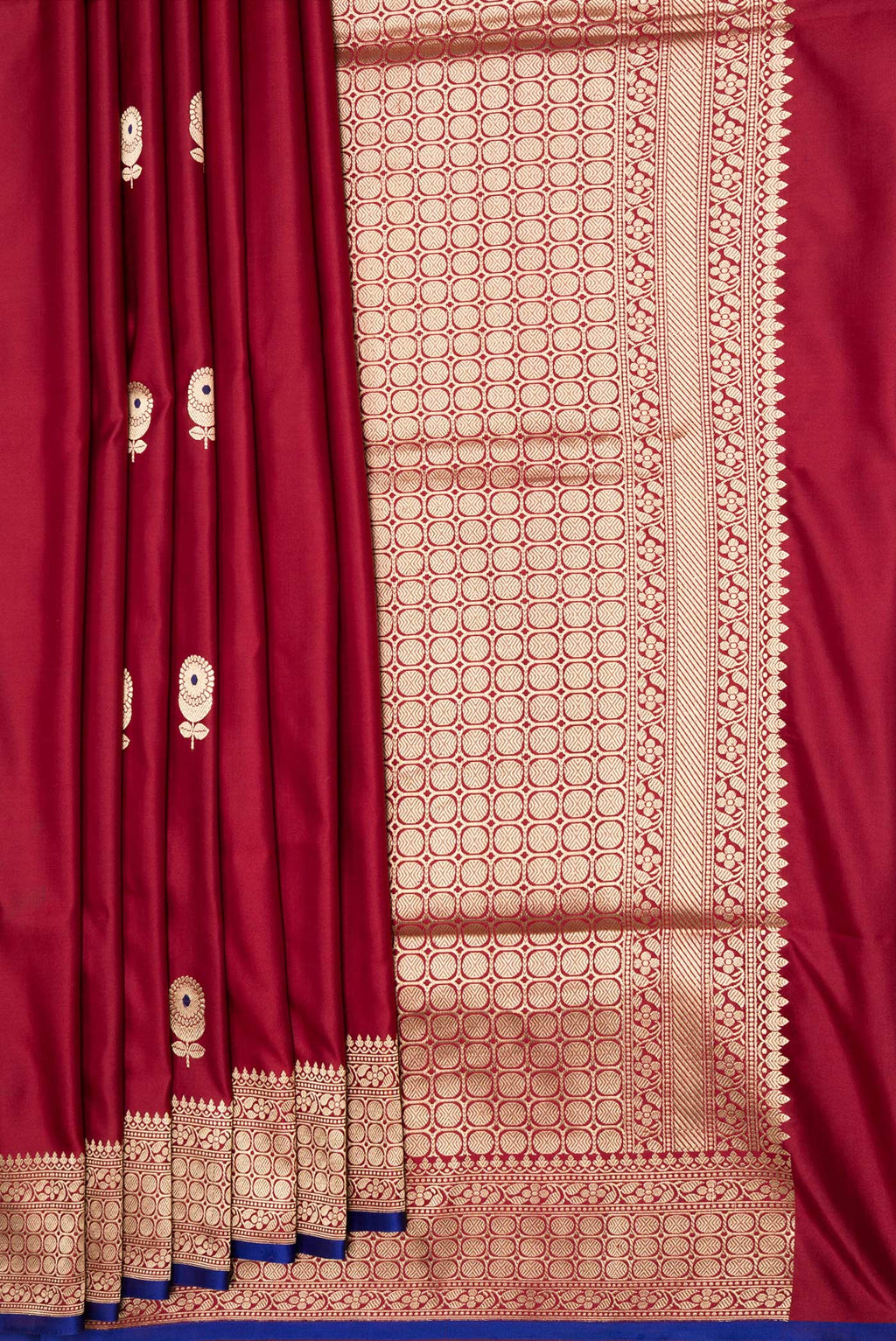 Pleats and pallu of Maroon Dual Tone Banarasi Silk Saree with Zari And Thread Butta on the body and Zari Border. 