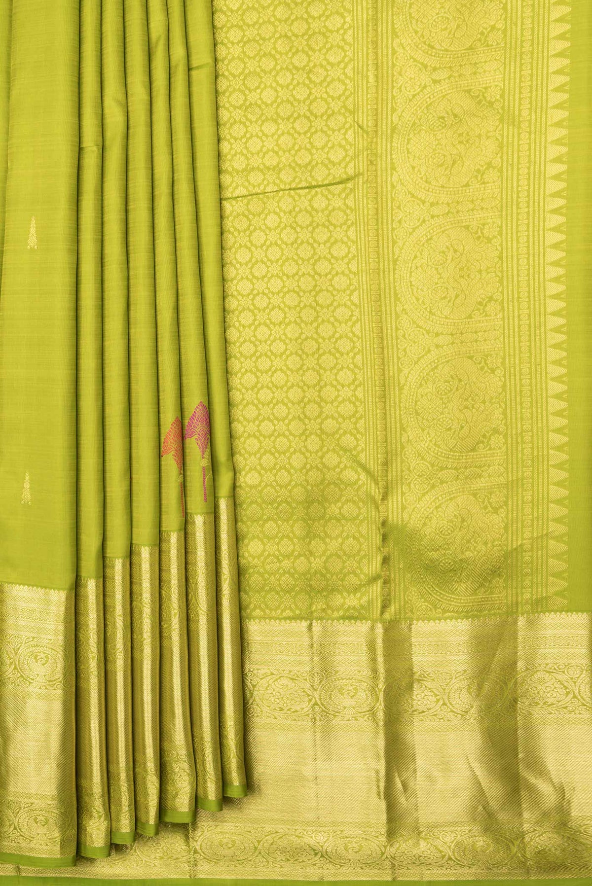 Pleats and pallu of Parrot Green Dual Tone Kanjivaram Saree with Zari Butta on the body and Zari Border. 
