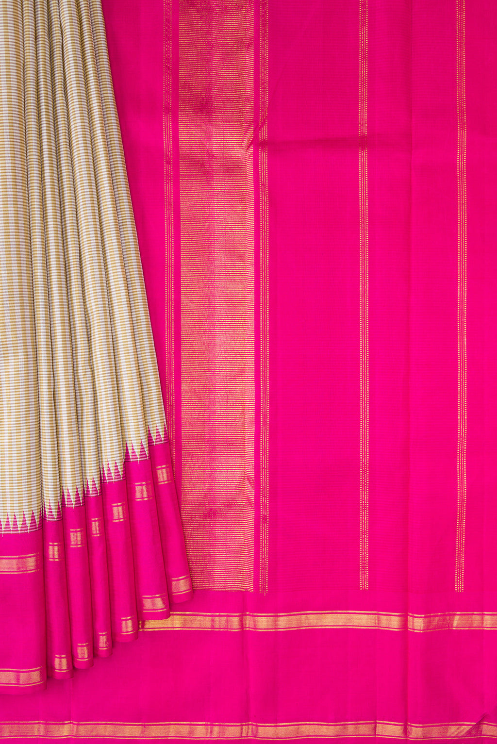 Pleats and pallu of Beige Kanchipuram Silk Saree with Checked design on the body and Zari Border. 