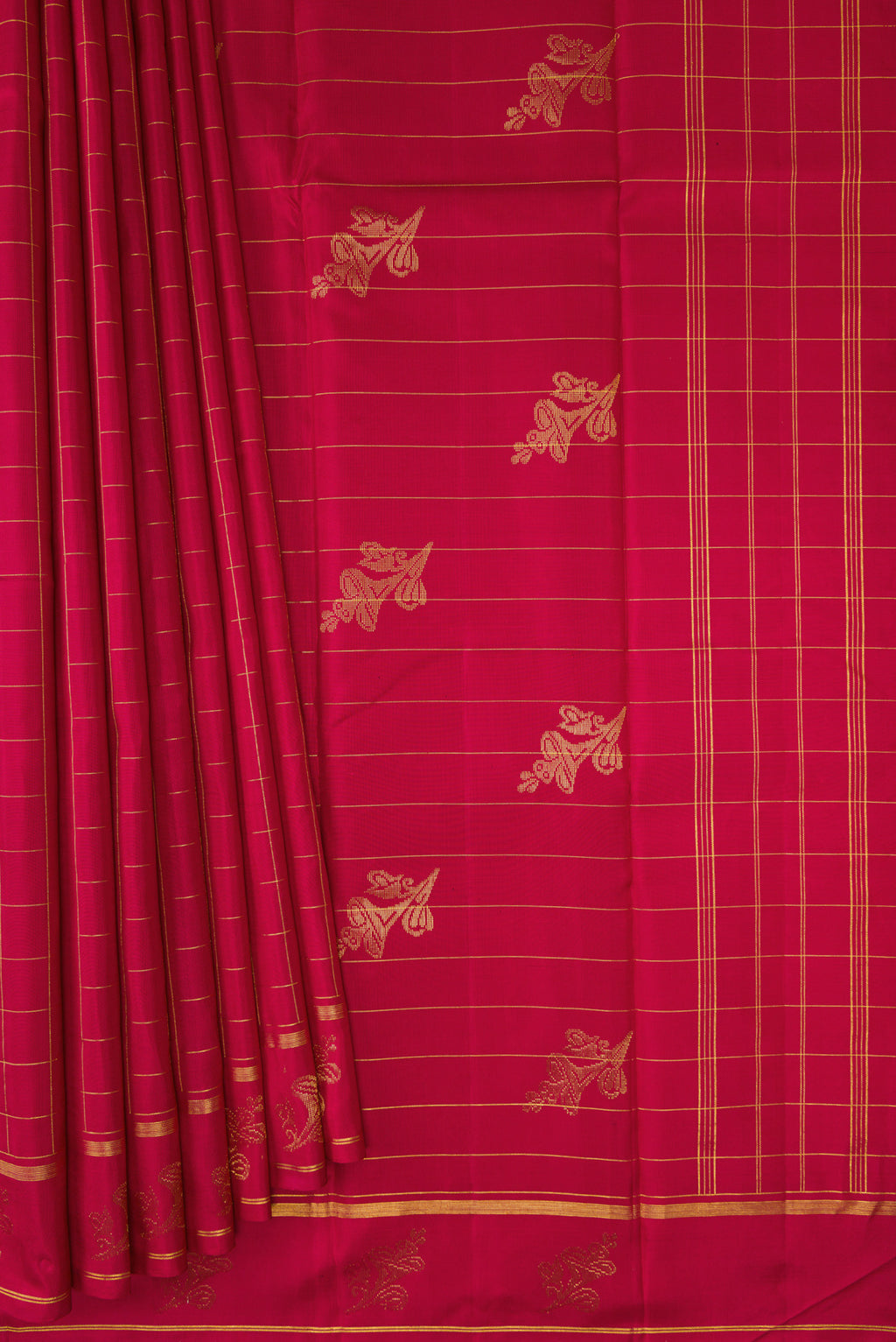 Pleats and pallu of Maroon Kanchipuram Silk Saree with Checked design on the body and Fancy Border. 