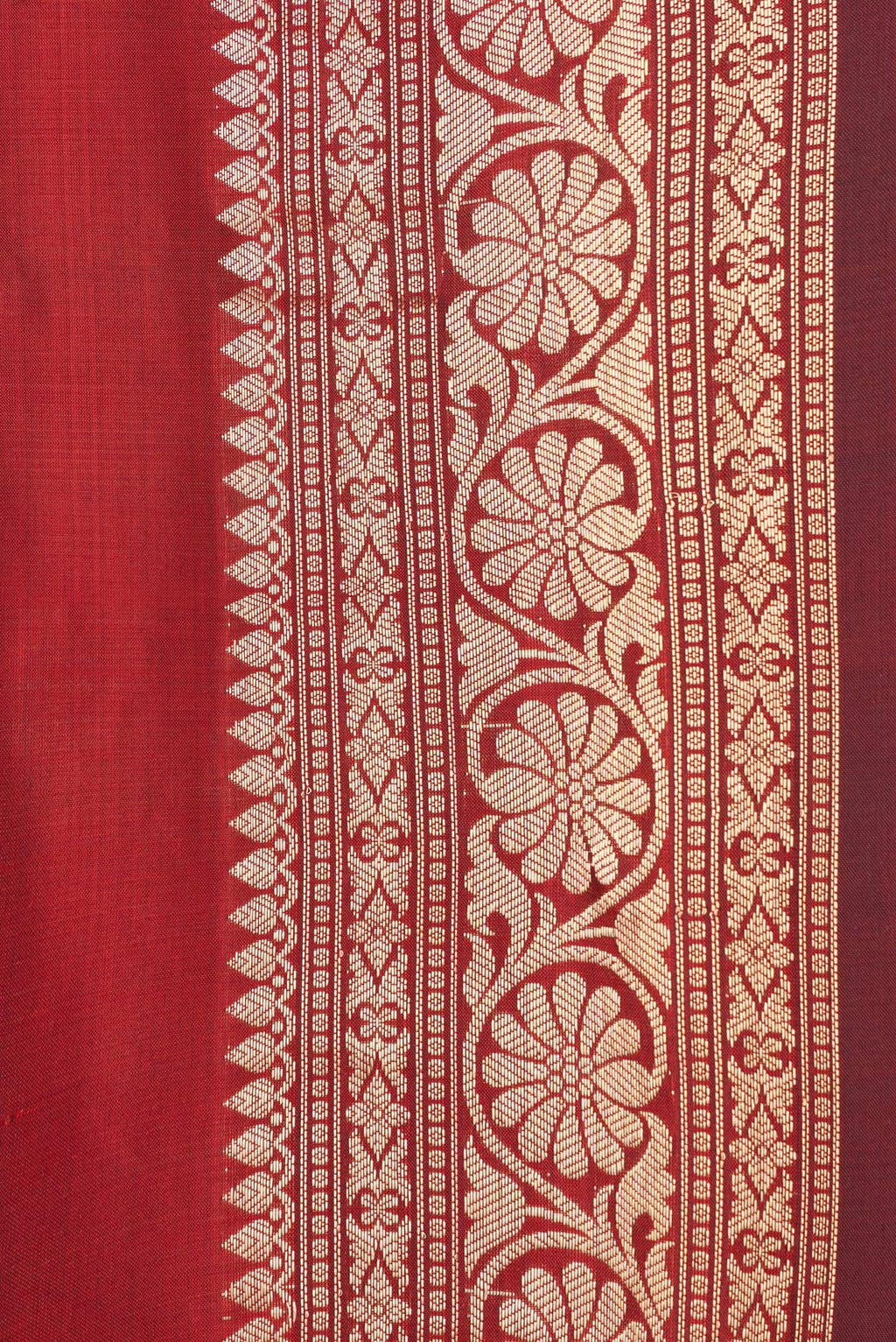Border image of Maroon Dual Tone Banarasi Silk Saree with Zari Butta on the body and Zari Border. 