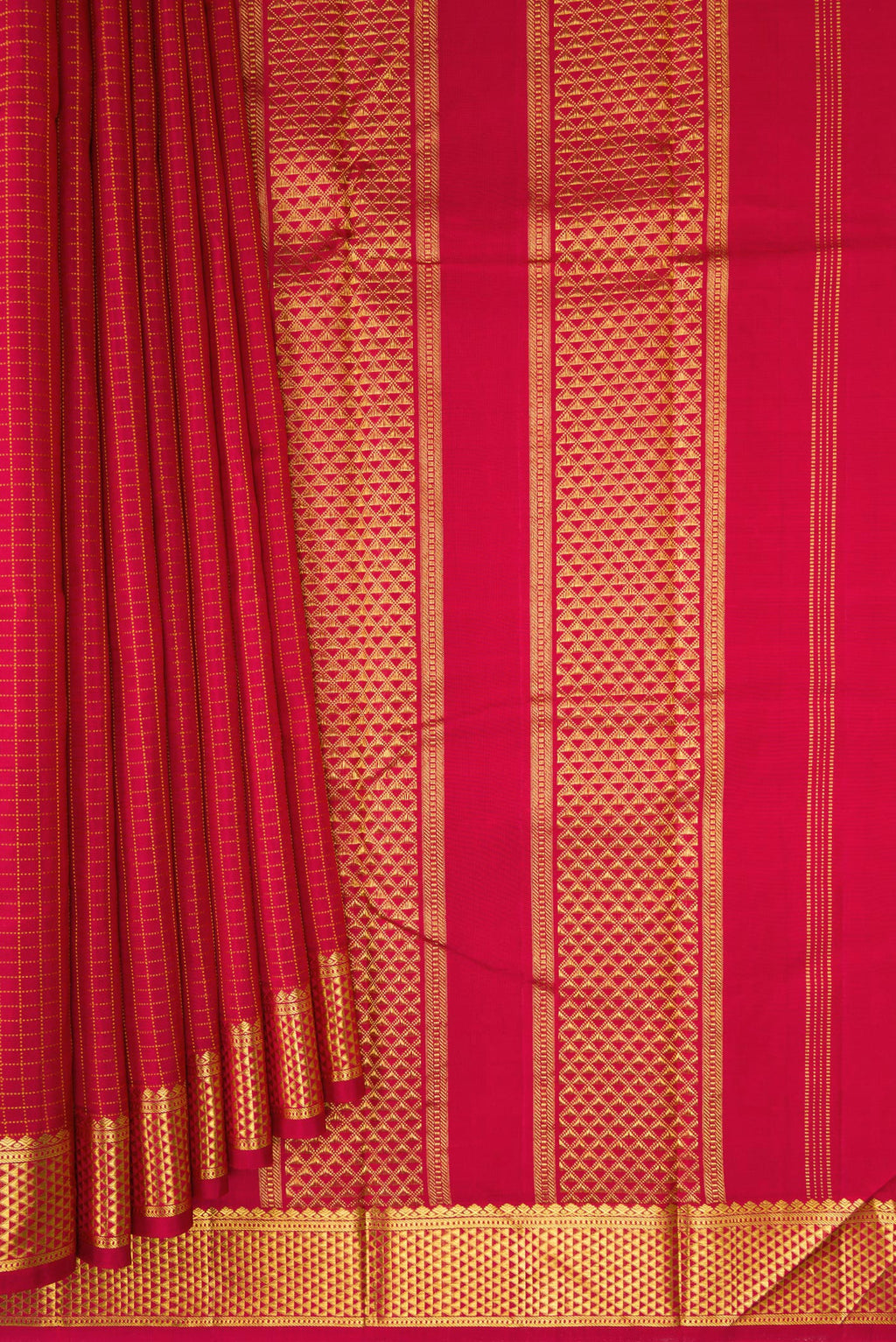 Pleats and pallu of Maroon Kanchipuram Silk Saree with Checked design on the body and Zari Border. 