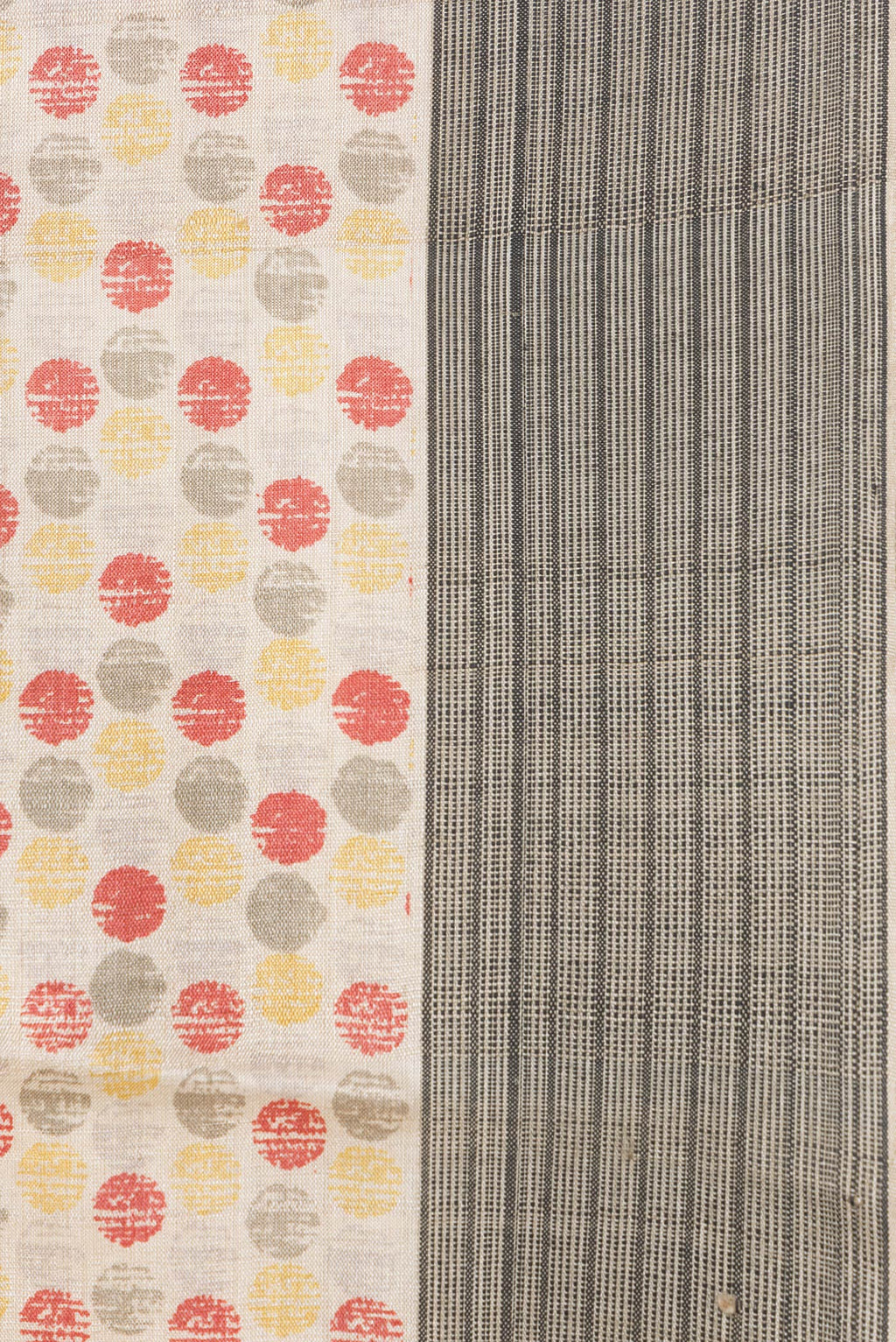 Border image of Beige Dual Tone Tussar Silk Saree with Printed design on the body and Thread Border. 